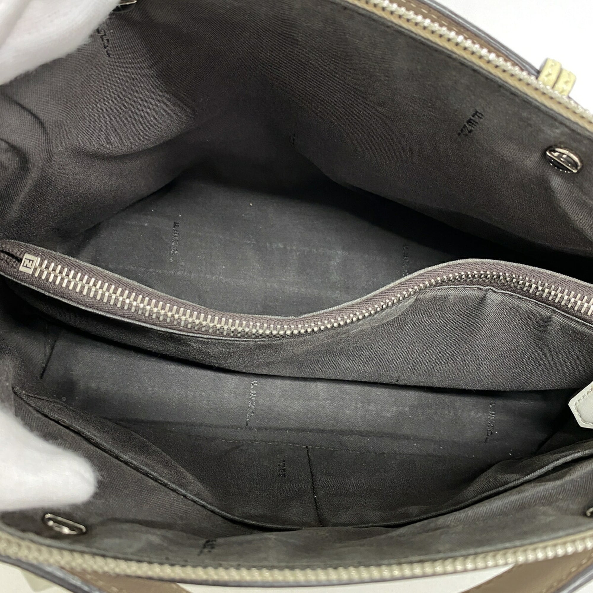 Fendi Beige White Leather Handbag (Pre-Owned)