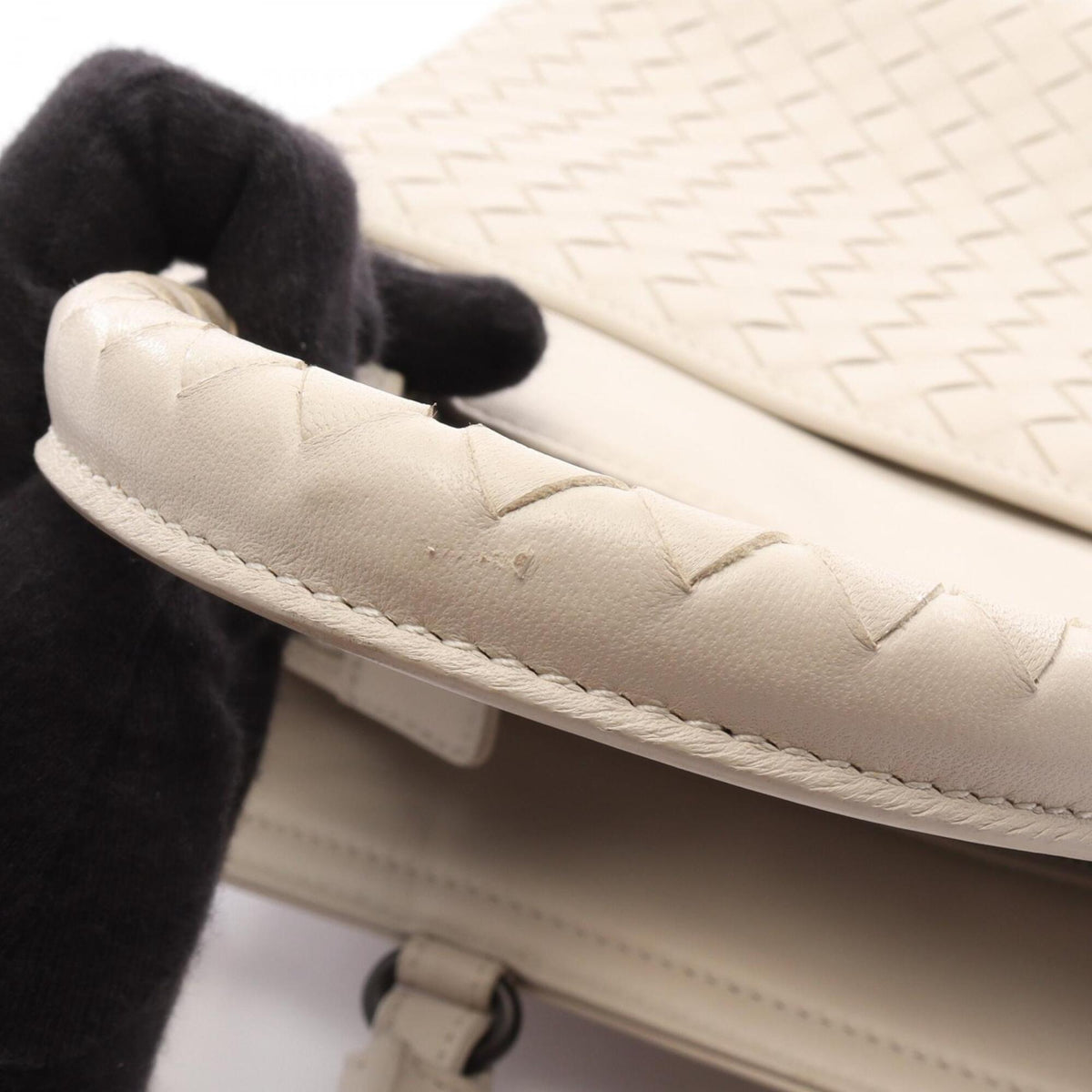 Bottega Veneta White Leather Handbag (Pre-Owned)