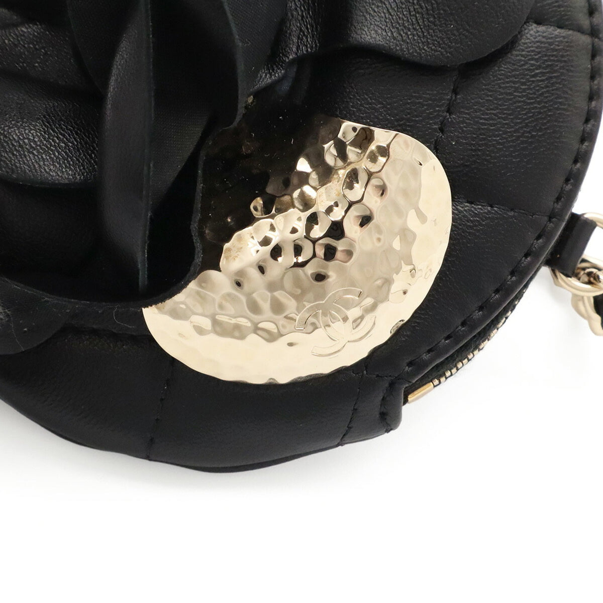 Chanel Black Leather Pochette Shoulder Bag (Pre-Owned)