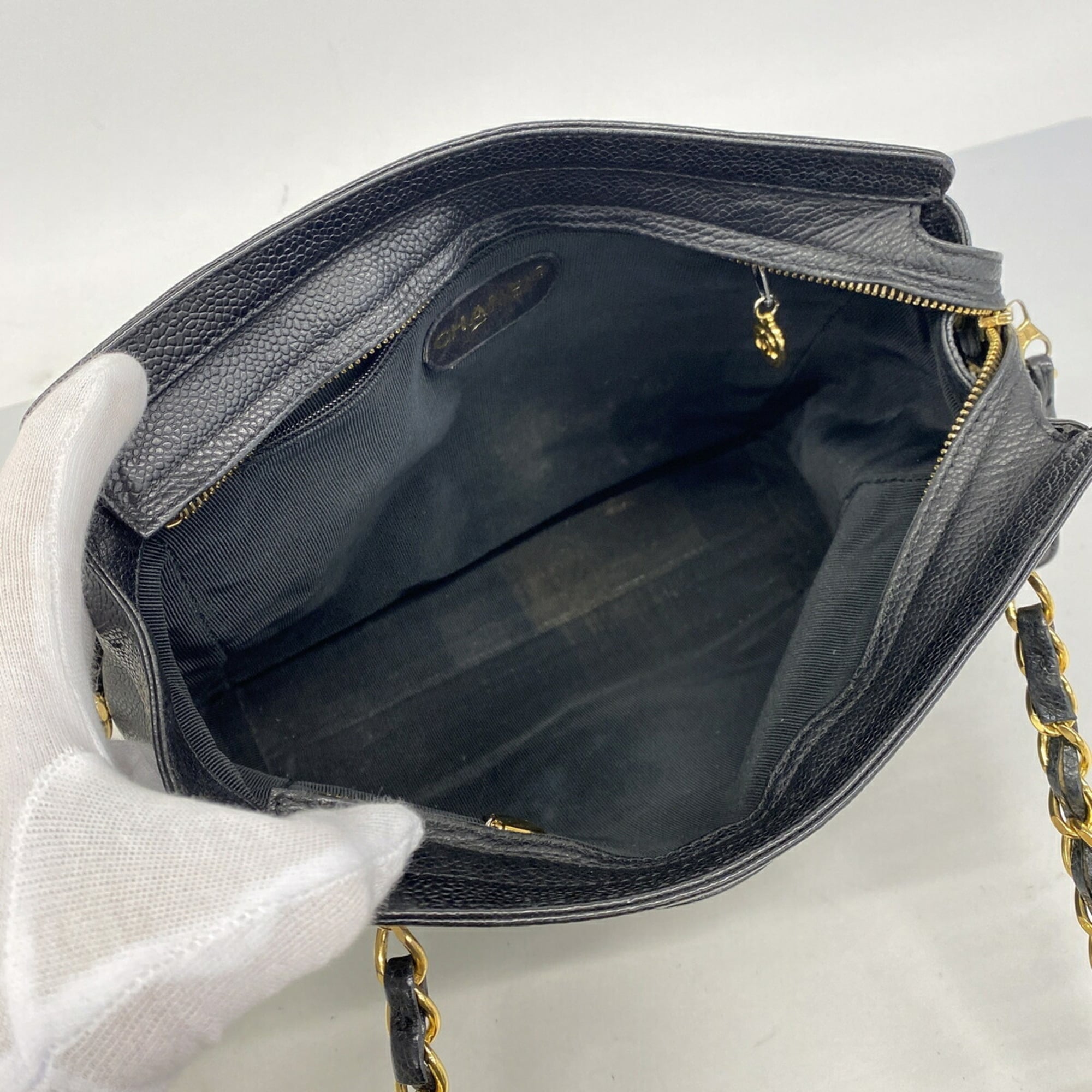 Chanel Black Grained Calfskin Shoulder Bag (Pre-Owned)