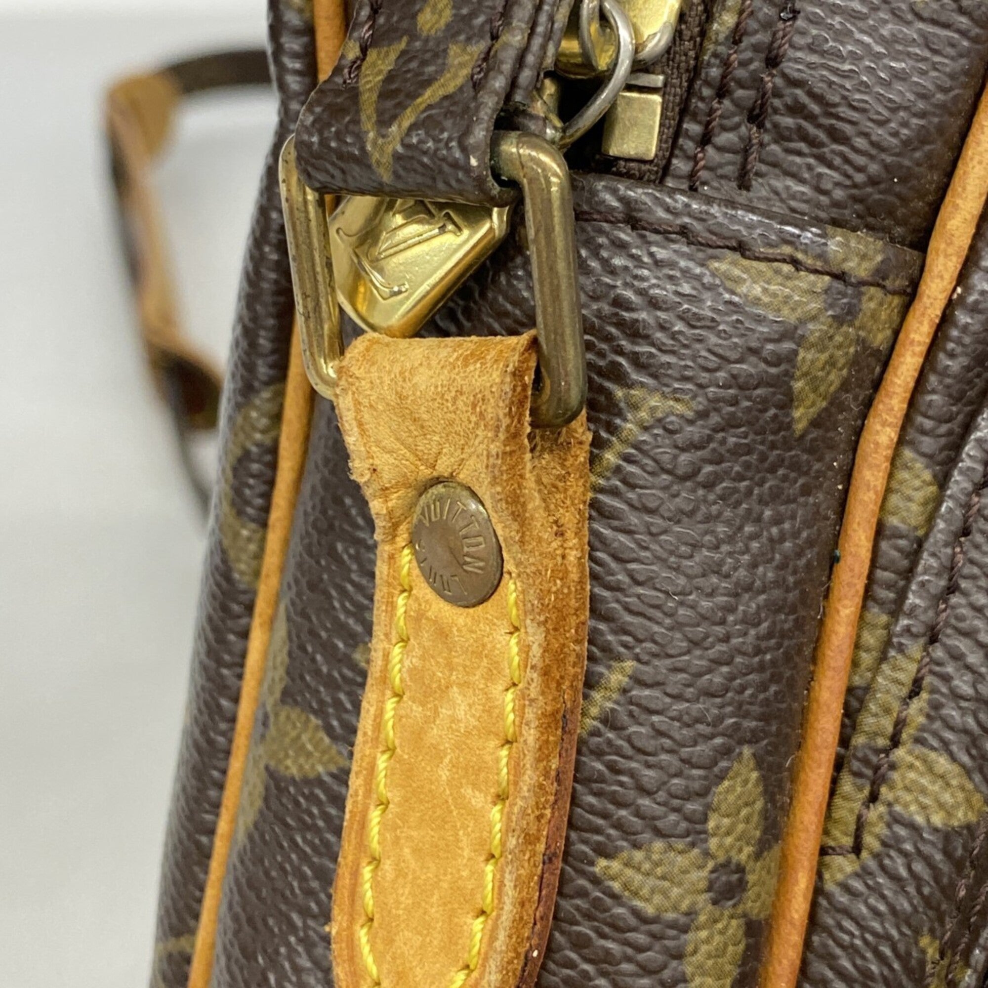 Louis Vuitton Brown Shoulder Bag (Pre-Owned)