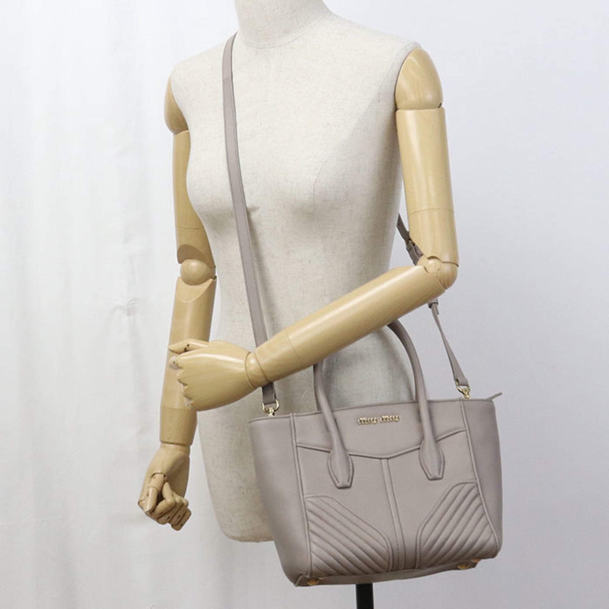 Miu Miu Gray Leather Tote Bag (Pre-Owned)