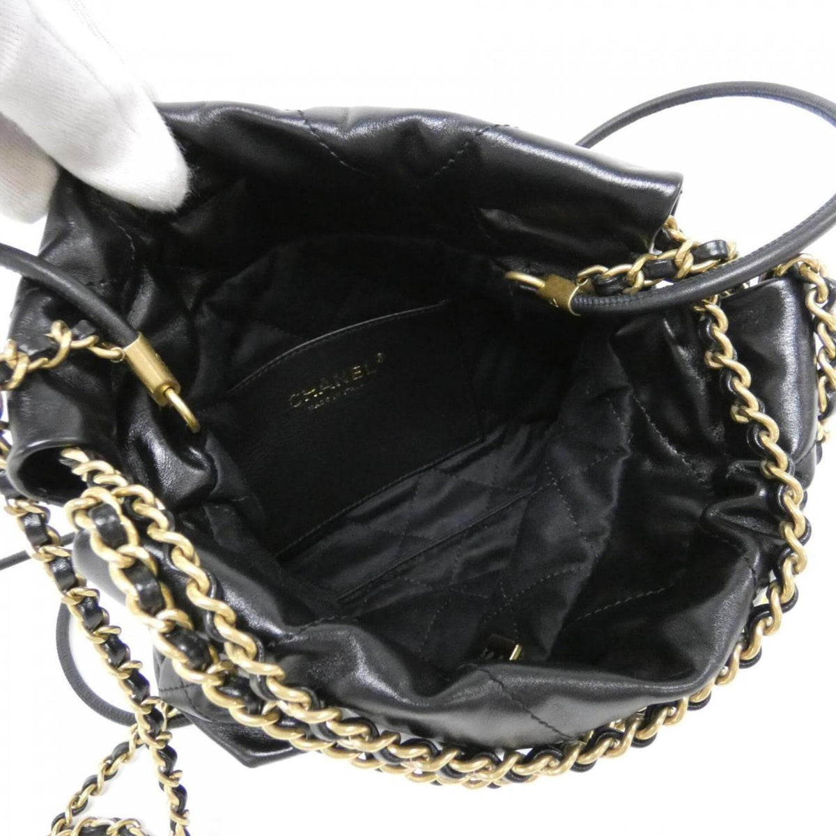 Chanel Black Leather Handbag (Pre-Owned)