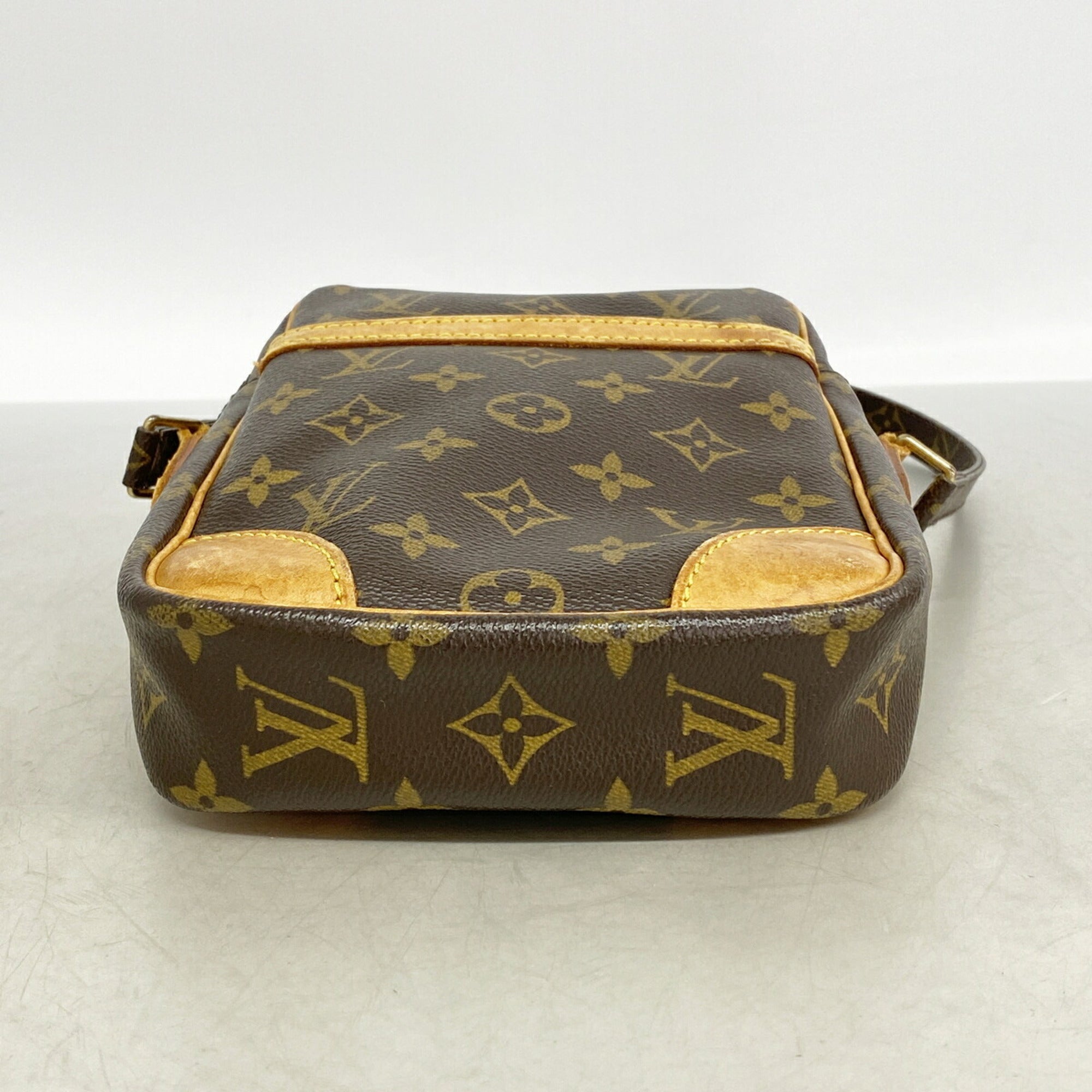 Louis Vuitton Brown Shoulder Bag (Pre-Owned)