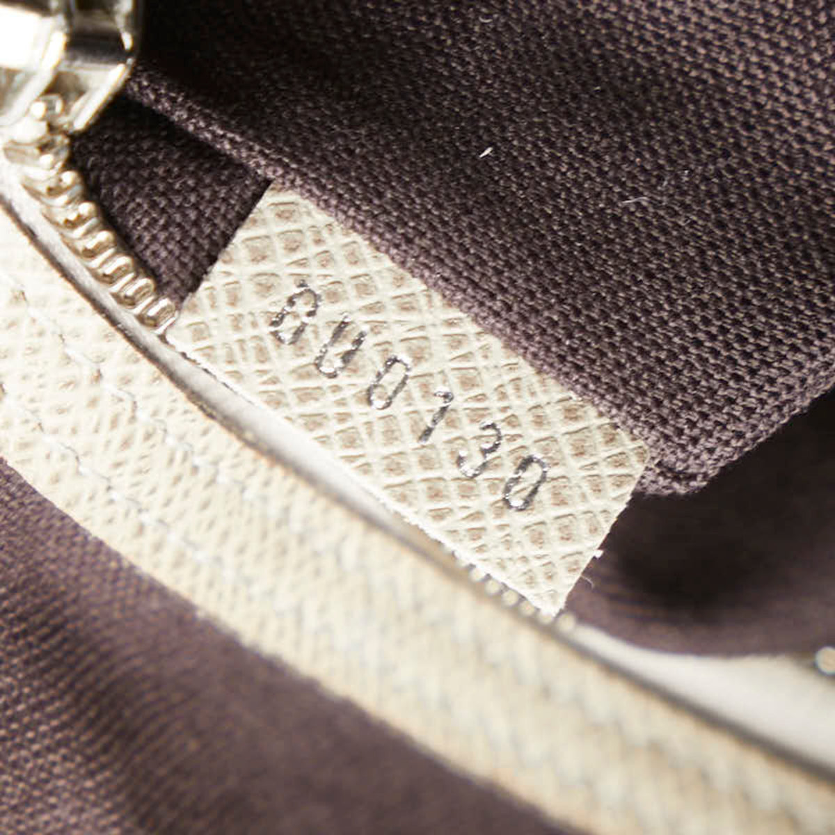 Louis Vuitton Taiga Beige Polaire Taiga Leather Shoulder Bag (Pre-Owned)