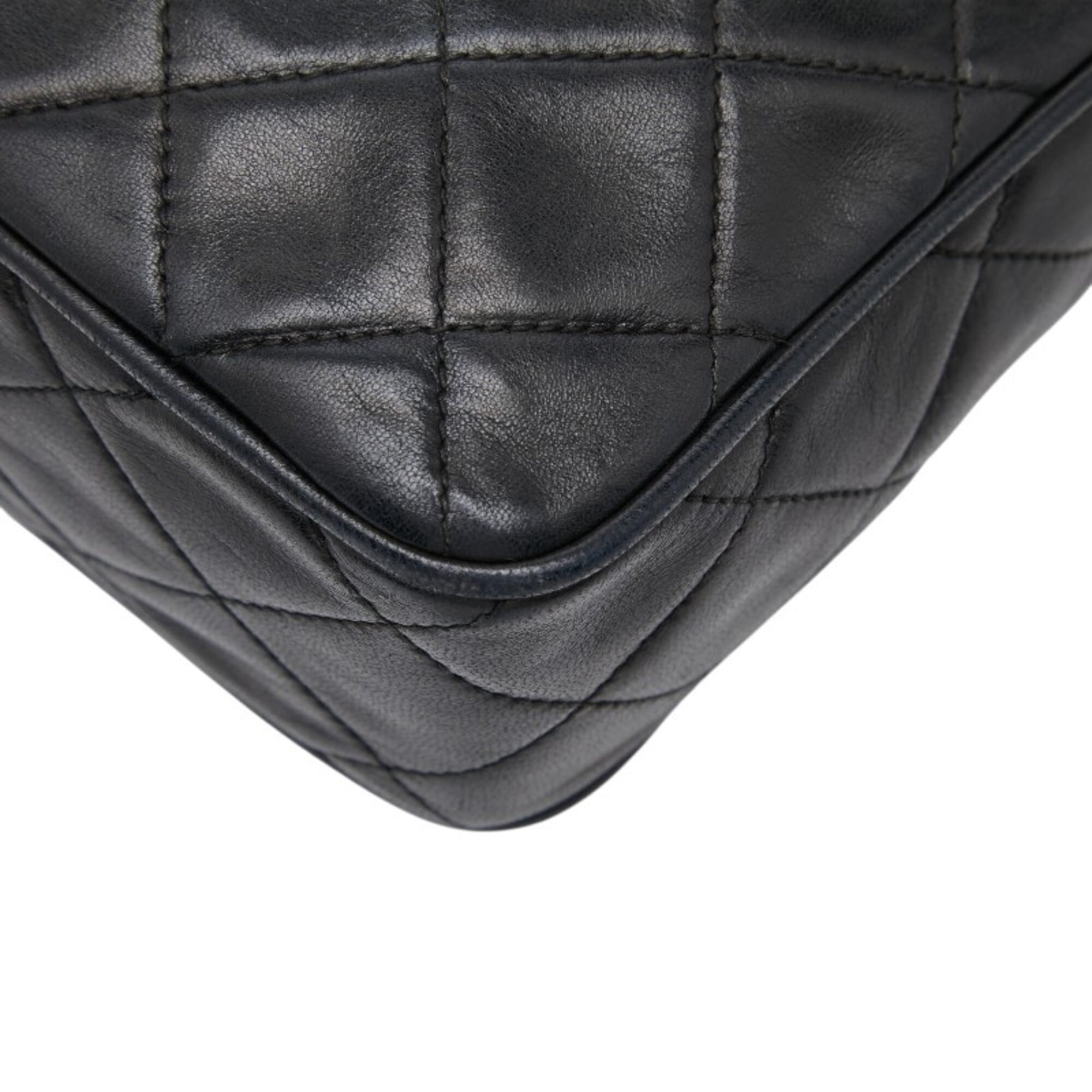 Chanel Black Leather Shoulder Bag (Pre-Owned)