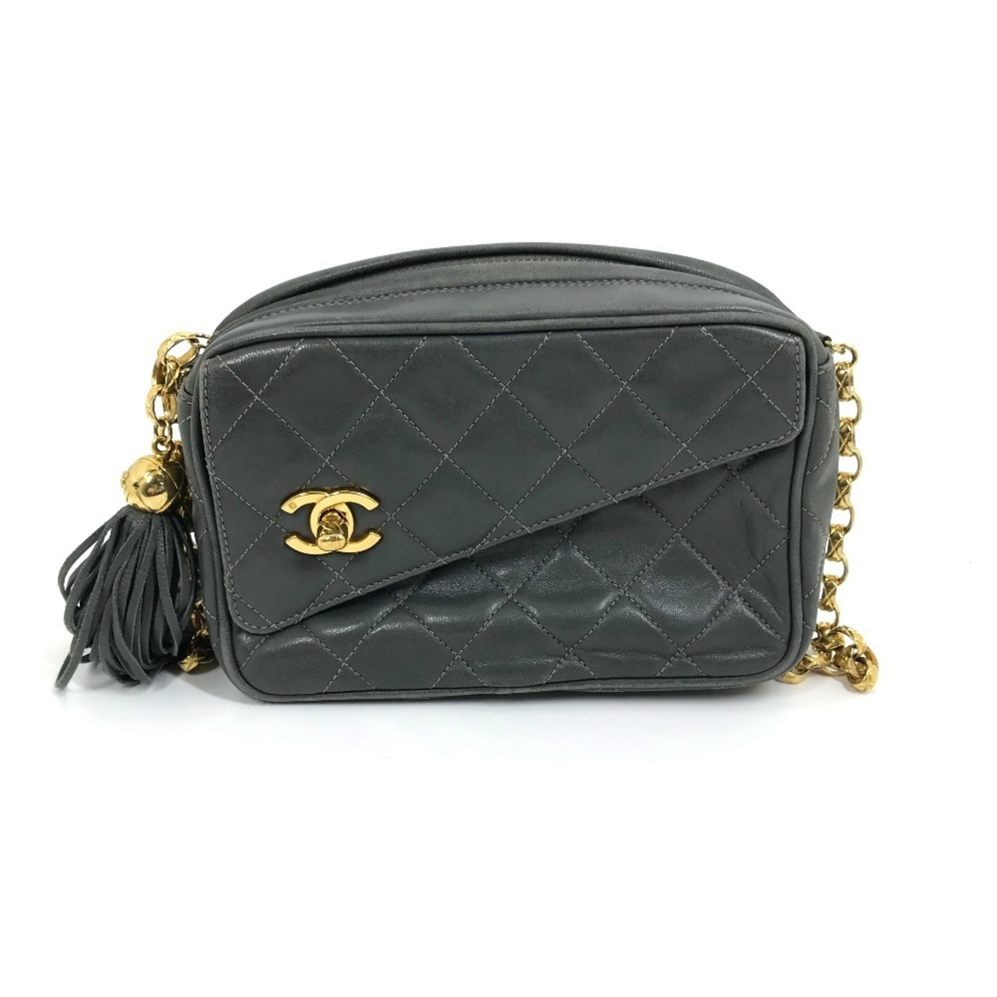 Chanel Gray Leather Shoulder Bag (Pre-Owned)