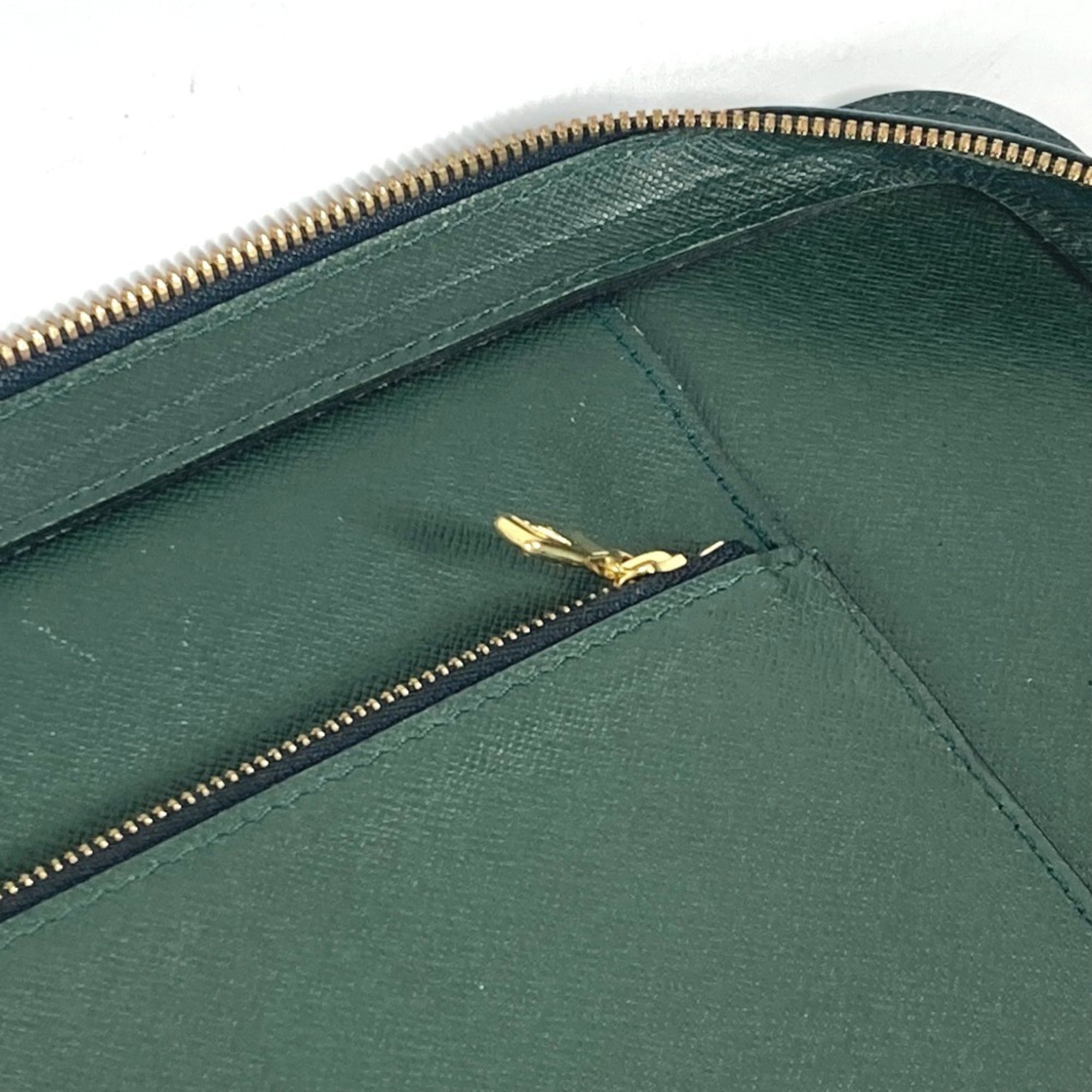 Louis Vuitton Episea Green Taiga Leather Briefcase Handbag (Pre-Owned)