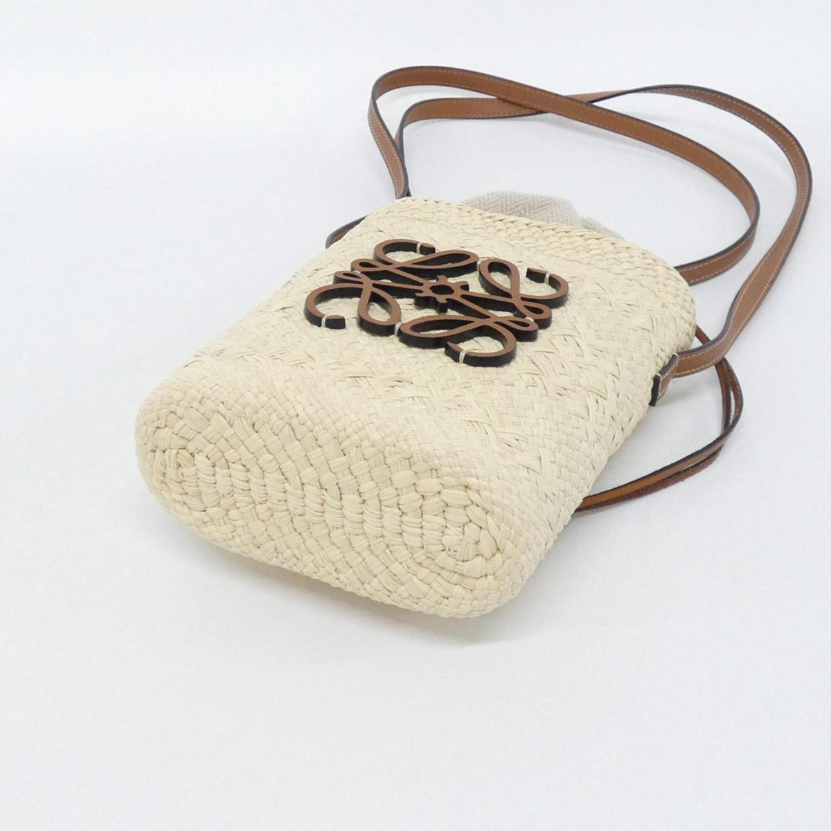 Loewe Beige Shoulder Bag (Pre-Owned)