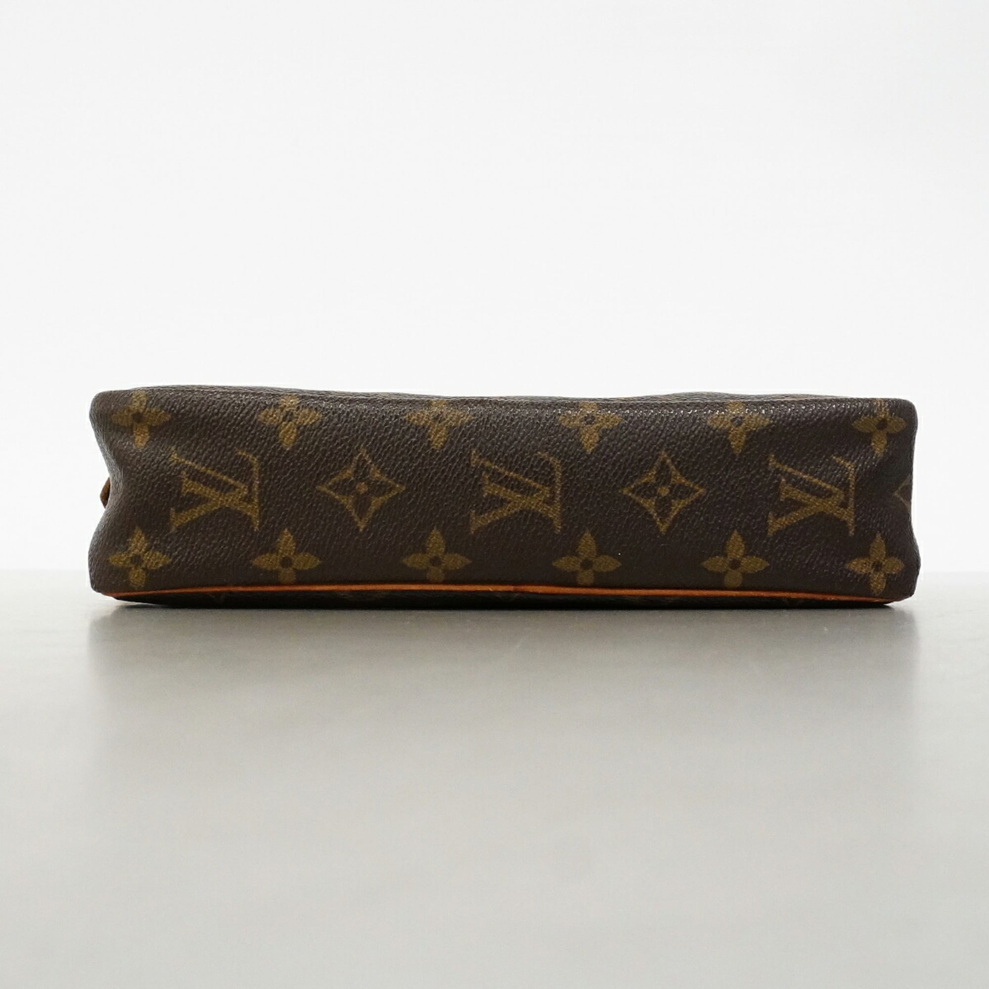 Louis Vuitton Brown Clutch Bag (Pre-Owned)