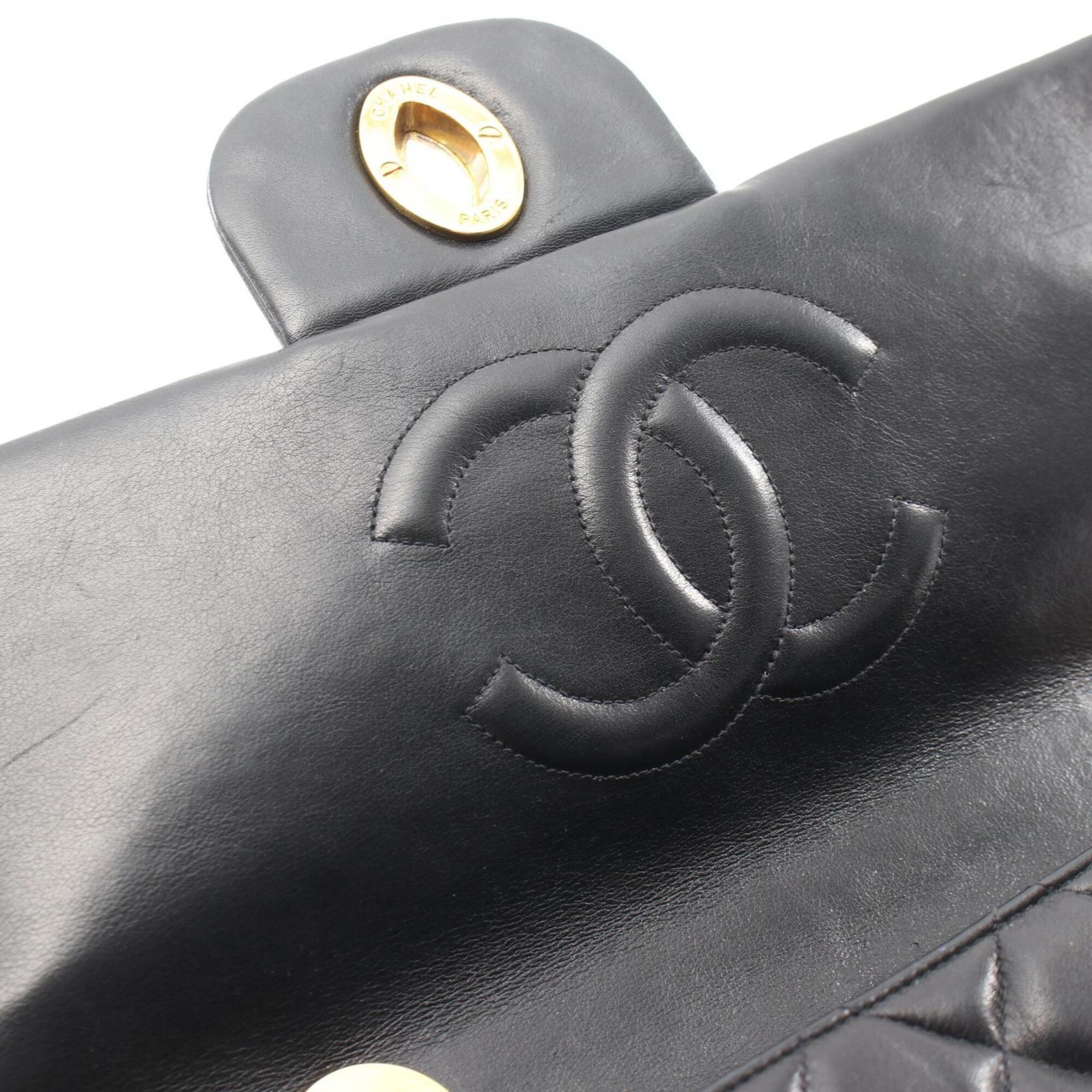 Chanel Black Leather Handbag Shoulder Bag (Pre-Owned)