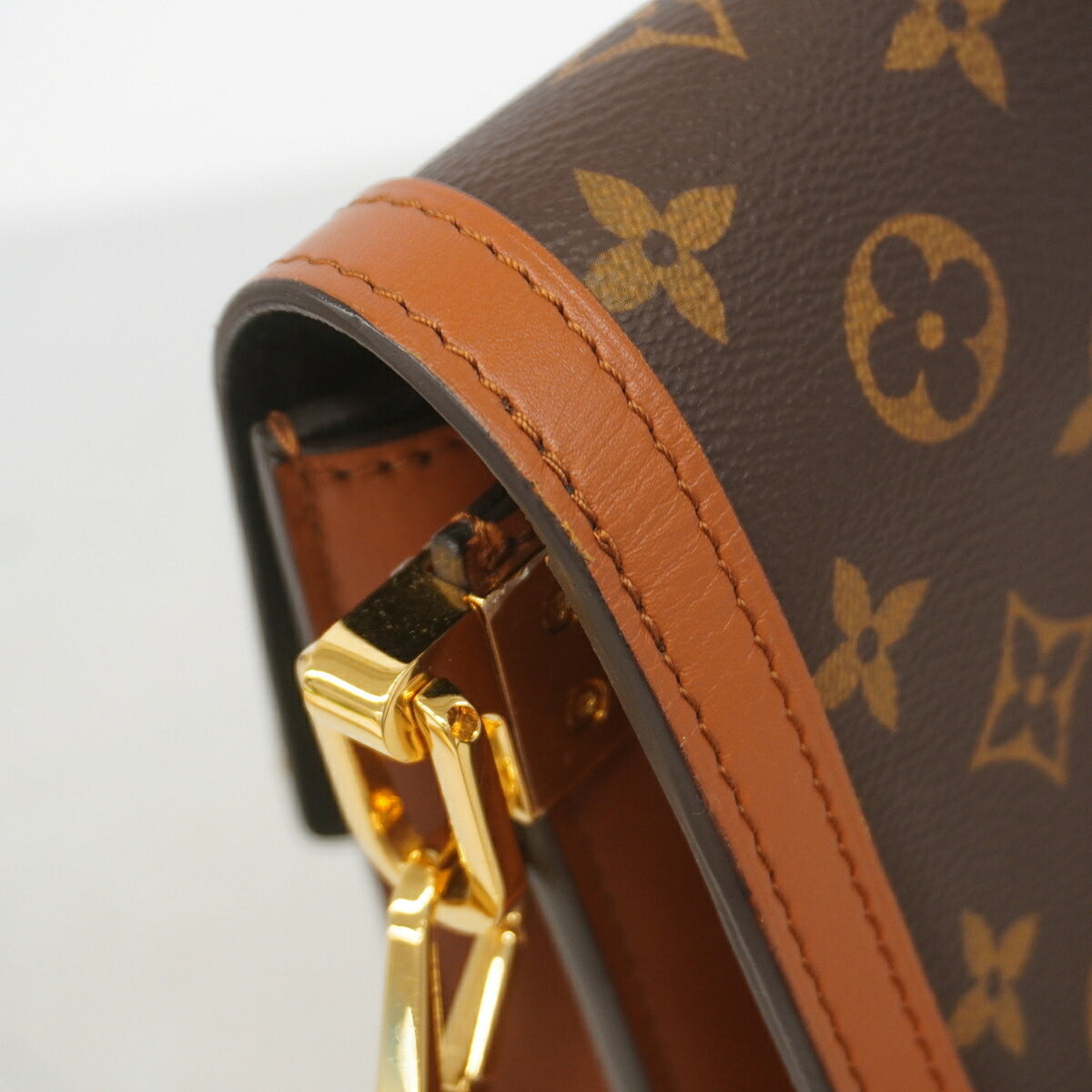 Louis Vuitton Brown Shoulder Bag (Pre-Owned)
