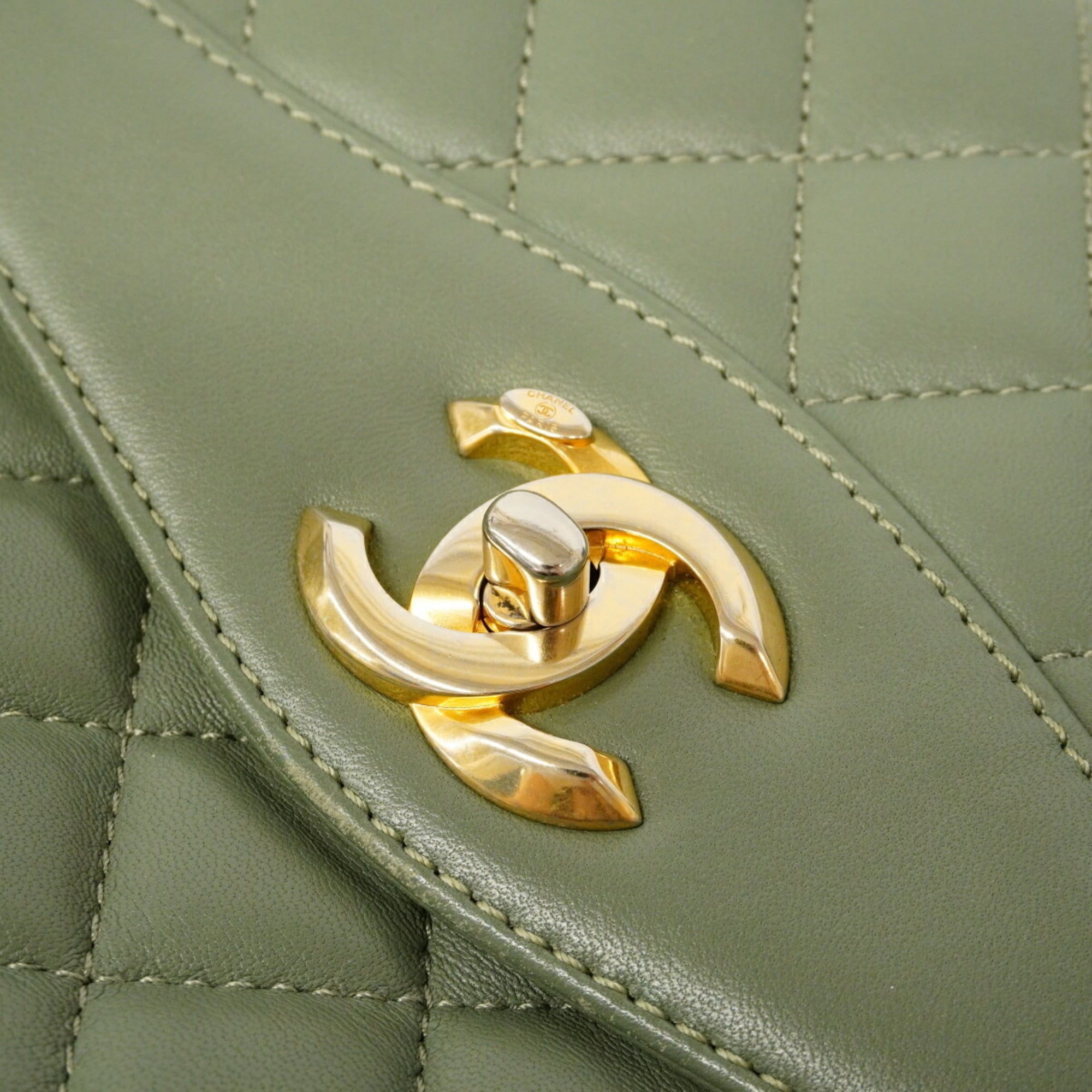 Chanel Green Leather Shoulder Bag (Pre-Owned)