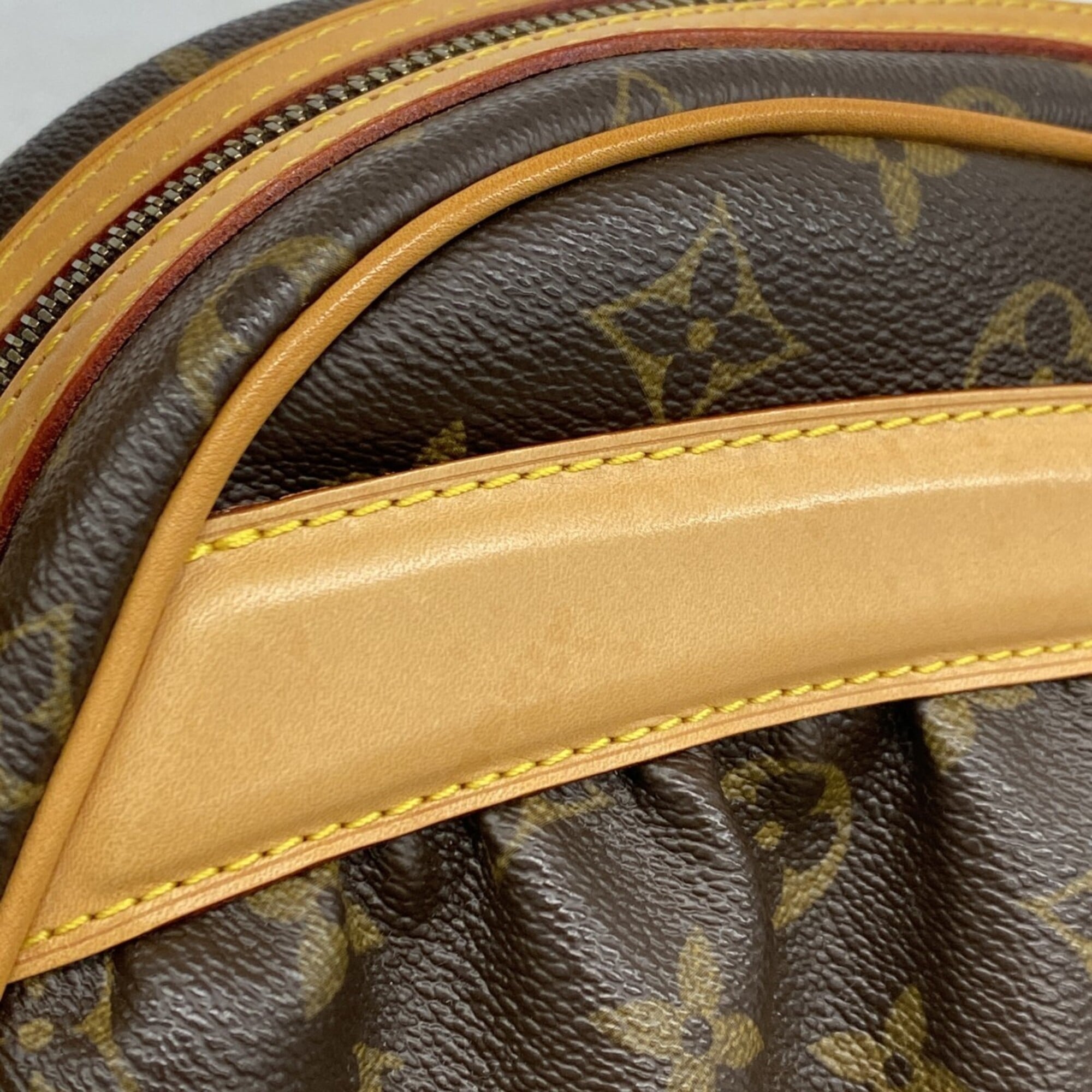 Louis Vuitton Brown Handbag (Pre-Owned)