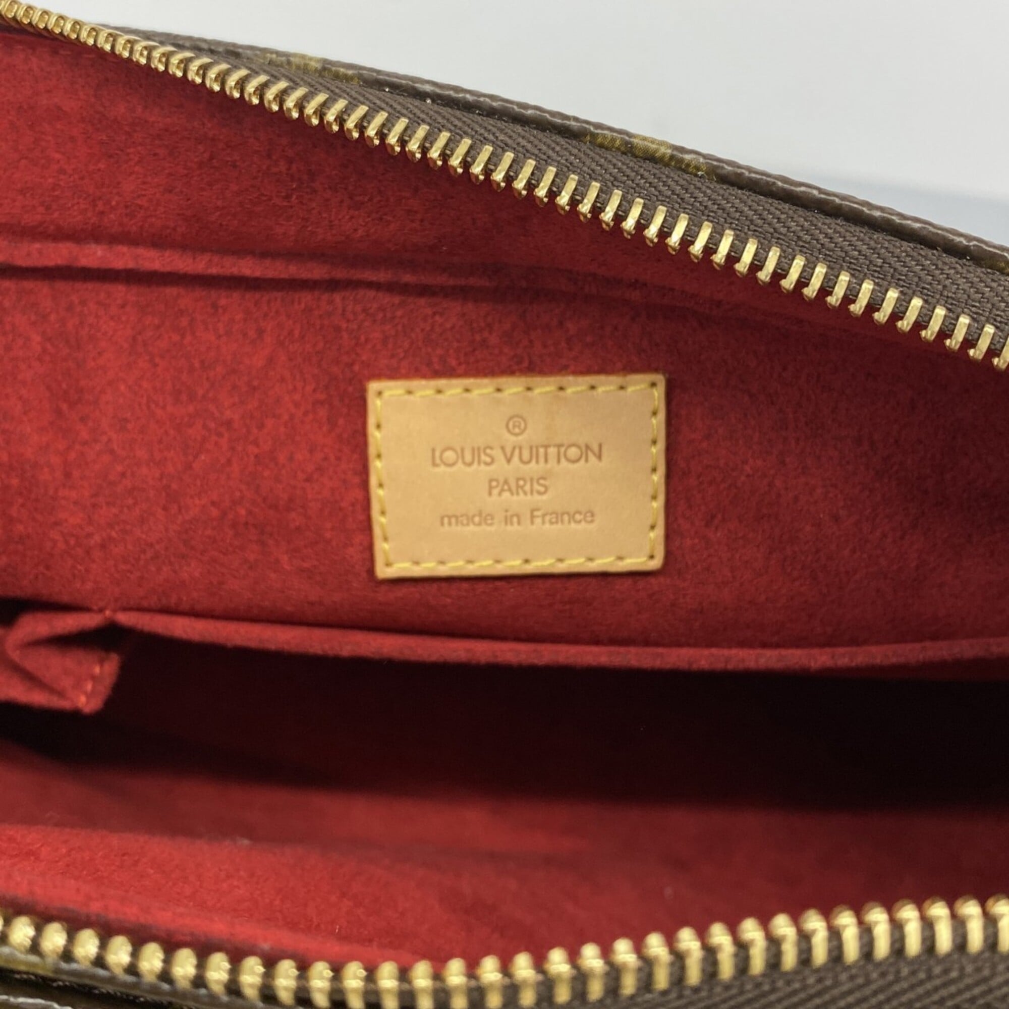 Louis Vuitton Brown Shoulder Bag (Pre-Owned)