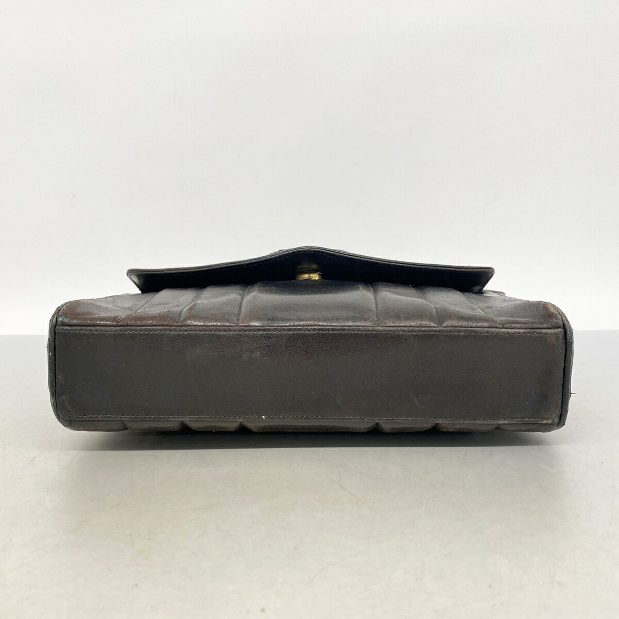 Chanel Black Leather Shoulder Bag (Pre-Owned)
