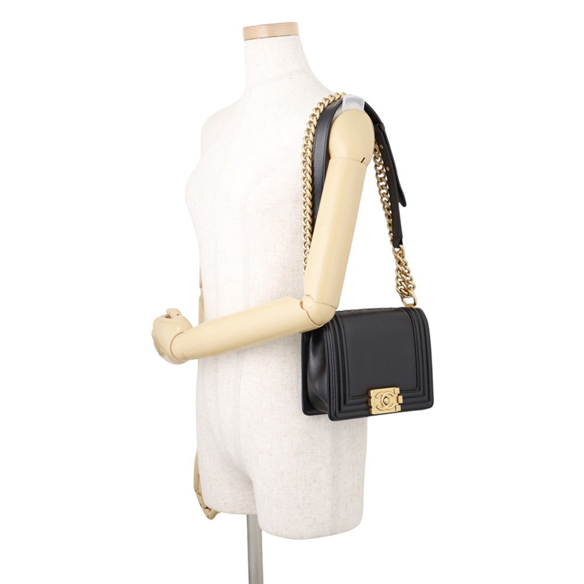 Chanel Black Leather Shoulder Bag (Pre-Owned)