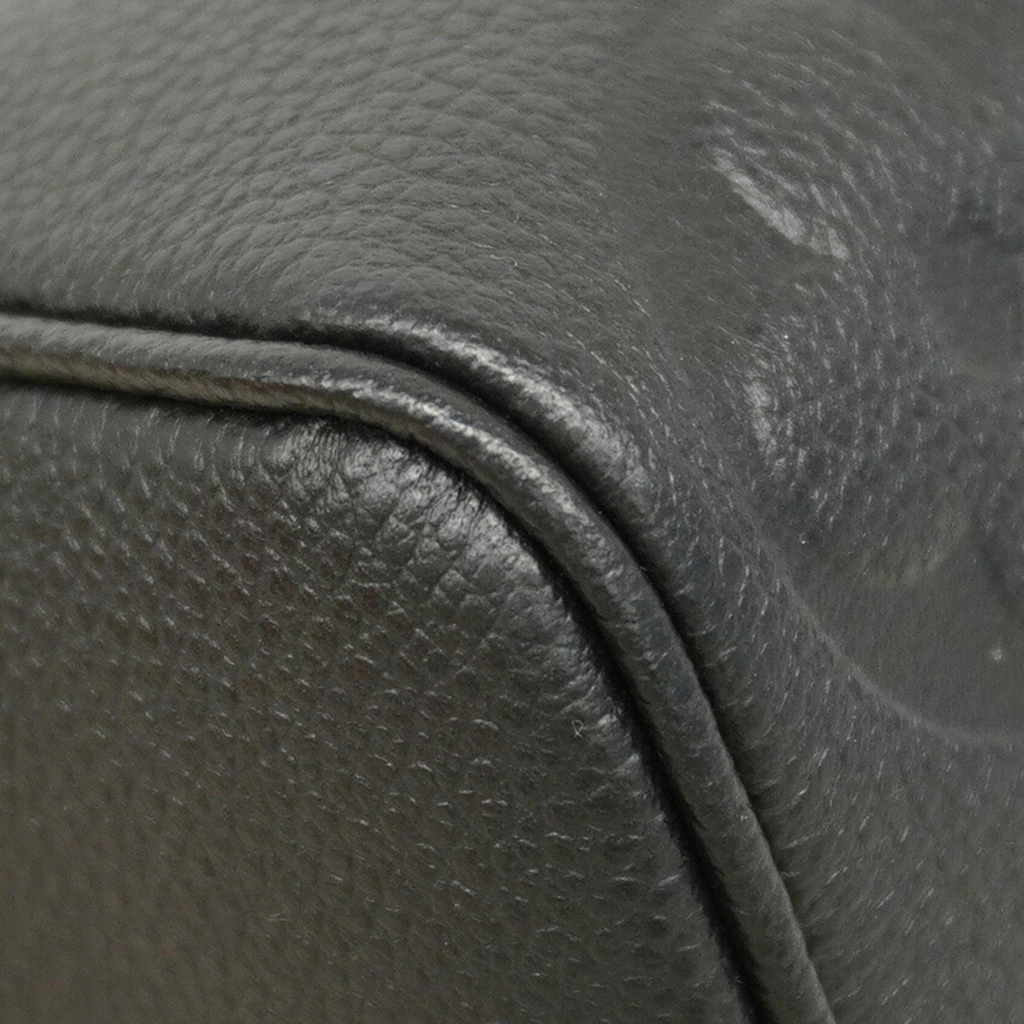 Louis Vuitton Noir Handbag (Pre-Owned)