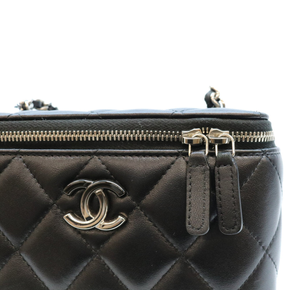 Chanel Black Leather Shoulder Bag (Pre-Owned)