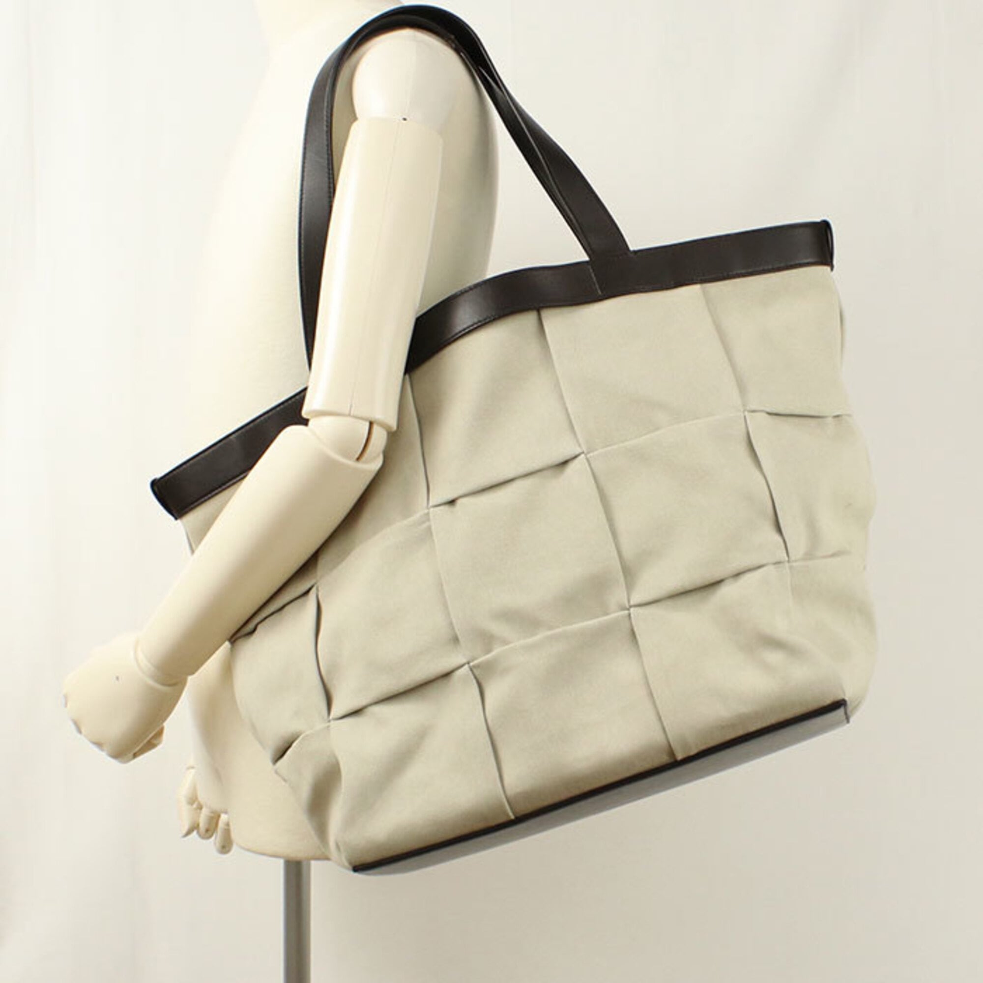 Bottega Veneta Ivory Canvas Tote Bag (Pre-Owned)