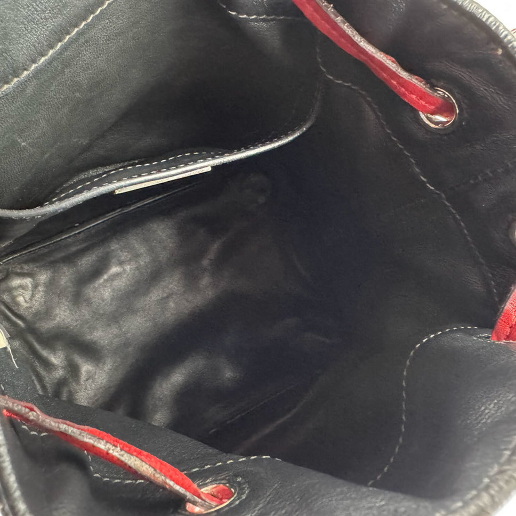 Prada Red Color Leather Shoulder Bag (Pre-Owned)