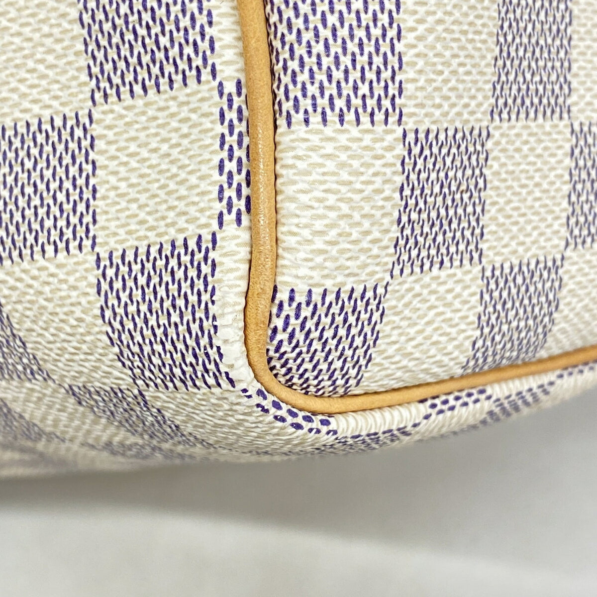 Louis Vuitton White Handbag (Pre-Owned)