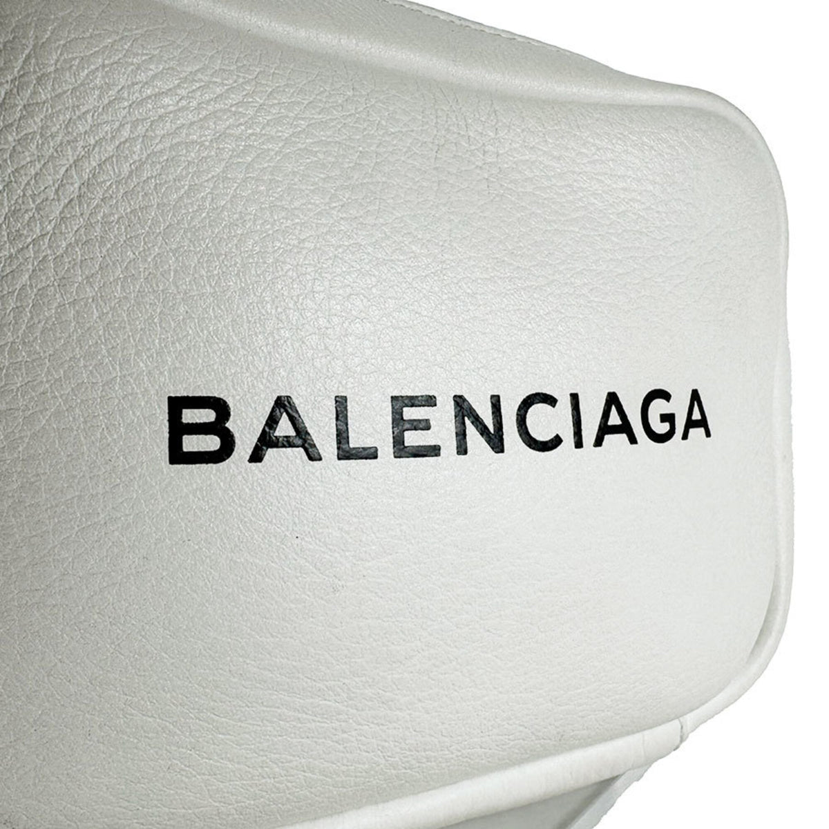 Balenciaga White Leather Shoulder Bag (Pre-Owned)