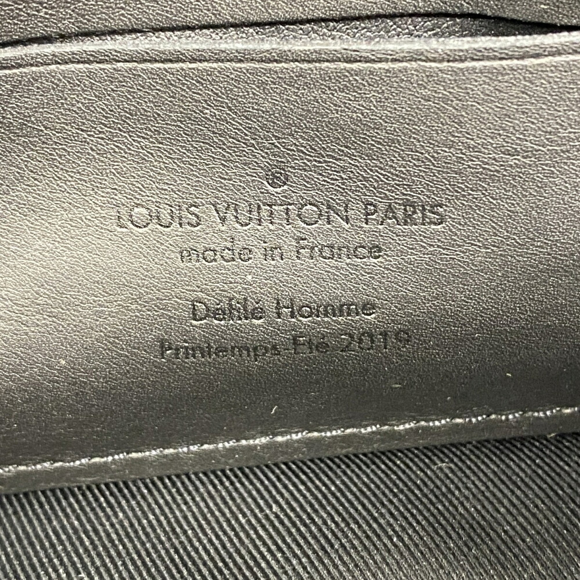 Louis Vuitton Noir Clutch Bag (Pre-Owned)