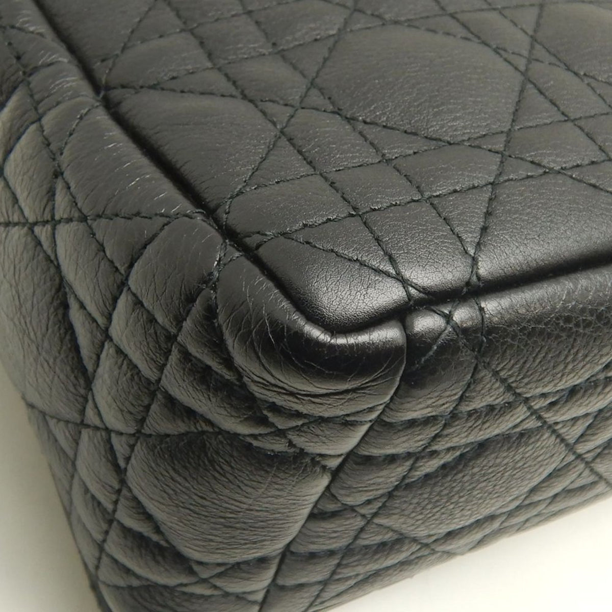 Christian Dior Black Leather Shoulder Bag (Pre-Owned)