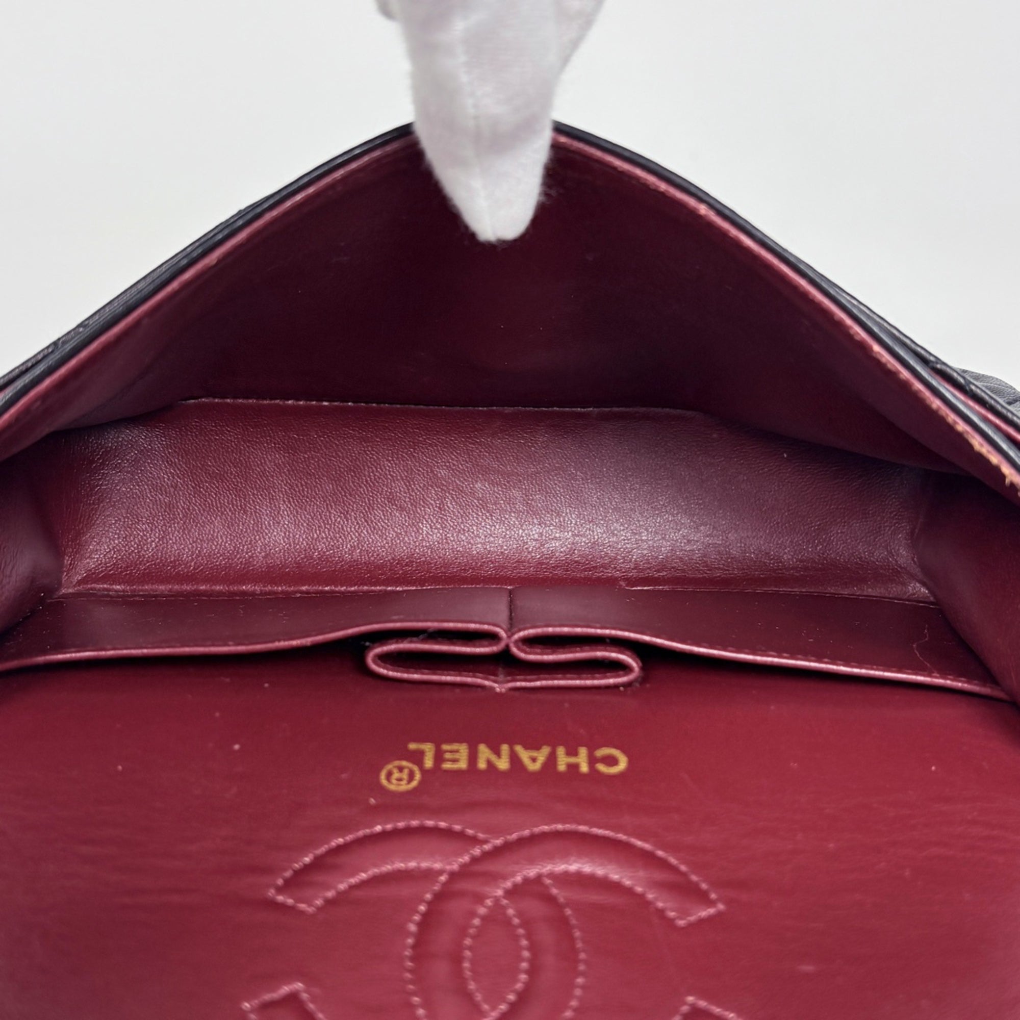 Chanel Black Leather Shoulder Bag (Pre-Owned)