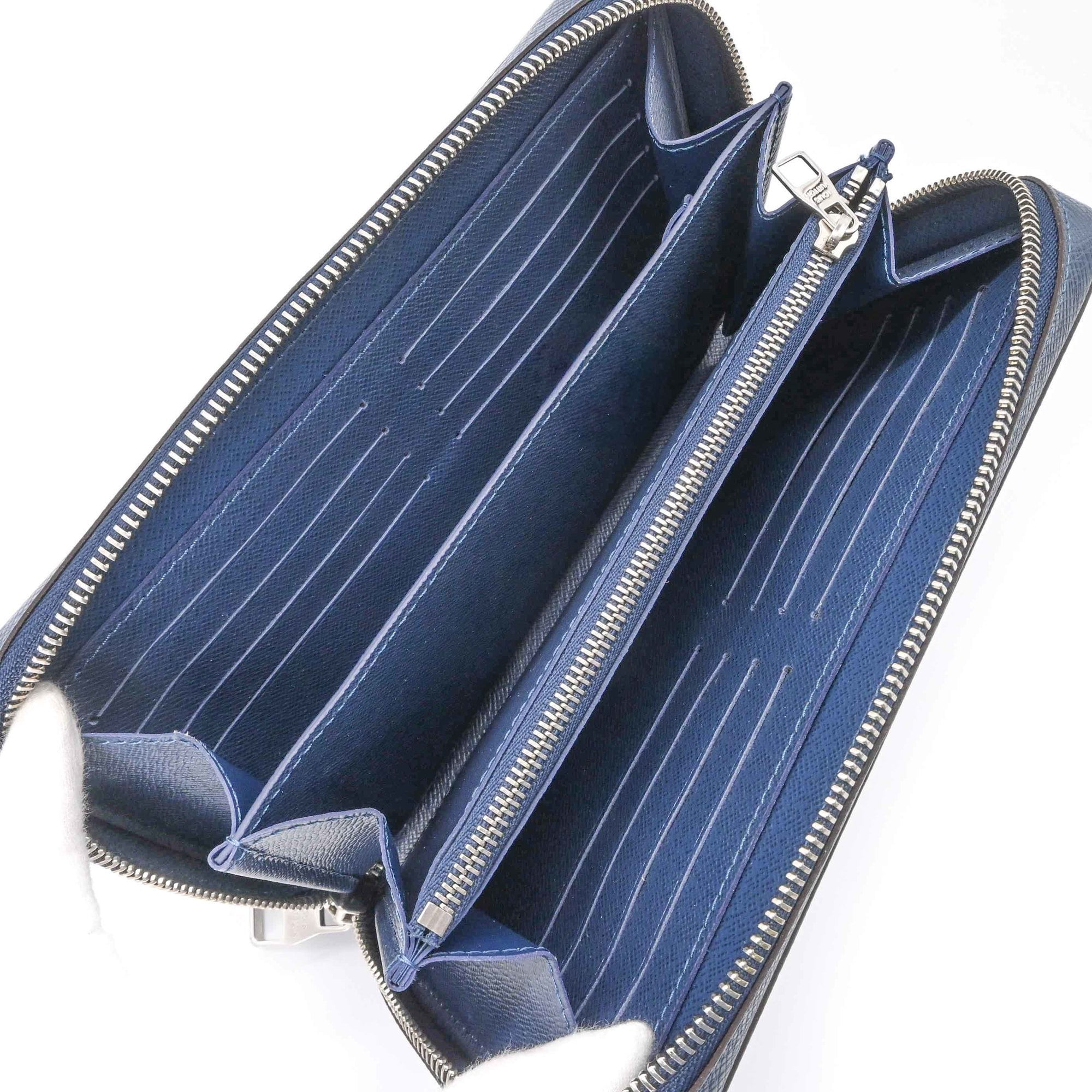 Louis Vuitton Taiga Navy Blue Taiga Leather Long Wallet (Bi-Fold) (Pre-Owned)