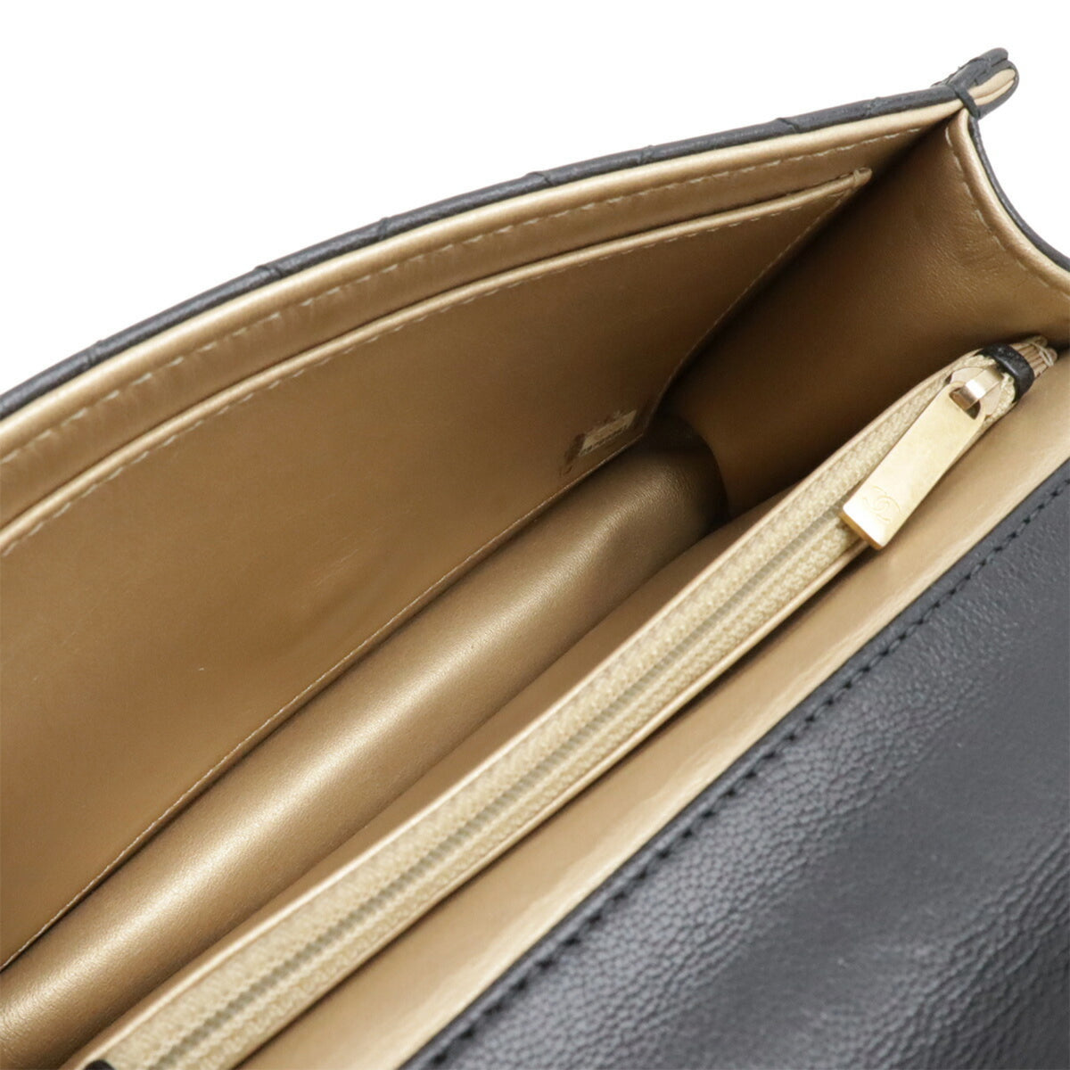 Chanel Black Leather Shoulder Bag (Pre-Owned)