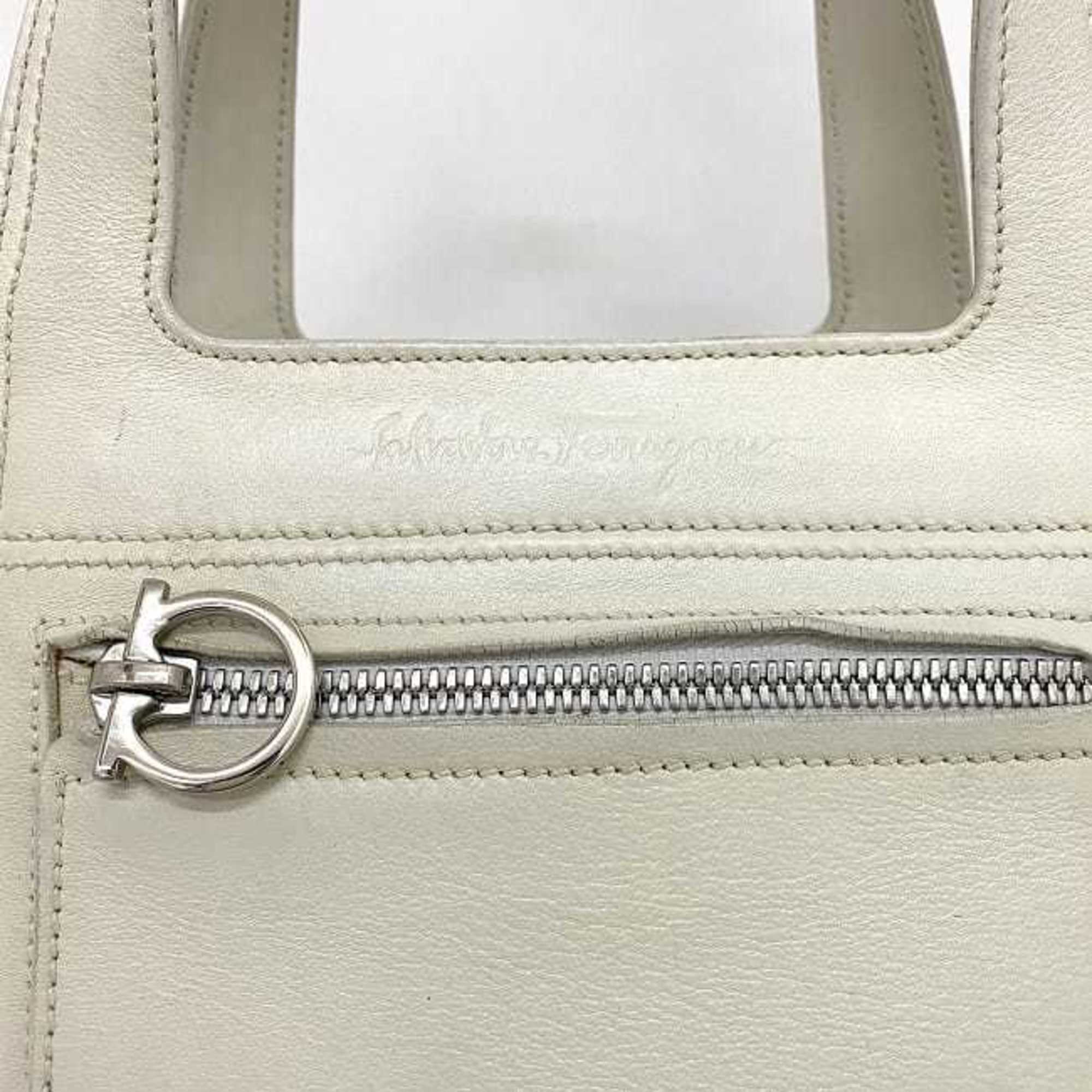 Salvatore Ferragamo Gancini White Leather Tote Bag (Pre-Owned)
