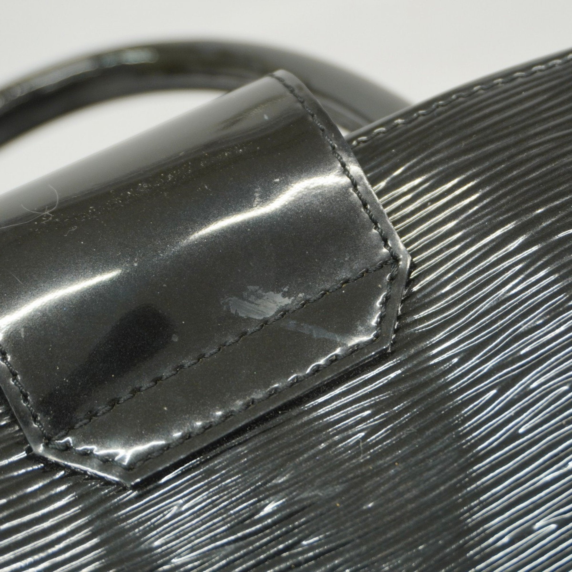 Louis Vuitton Noir Handbag (Pre-Owned)