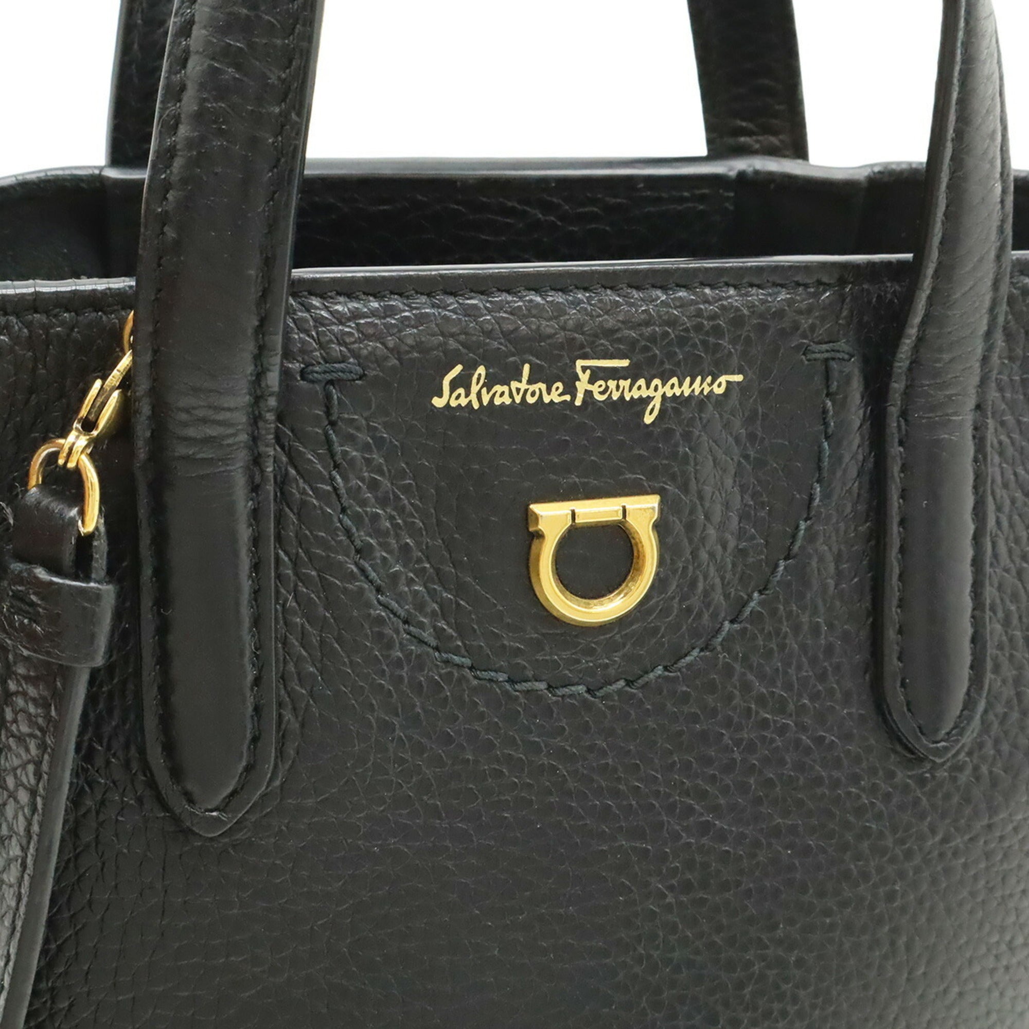 Salvatore Ferragamo Black Leather Handbag Shoulder Bag (Pre-Owned)
