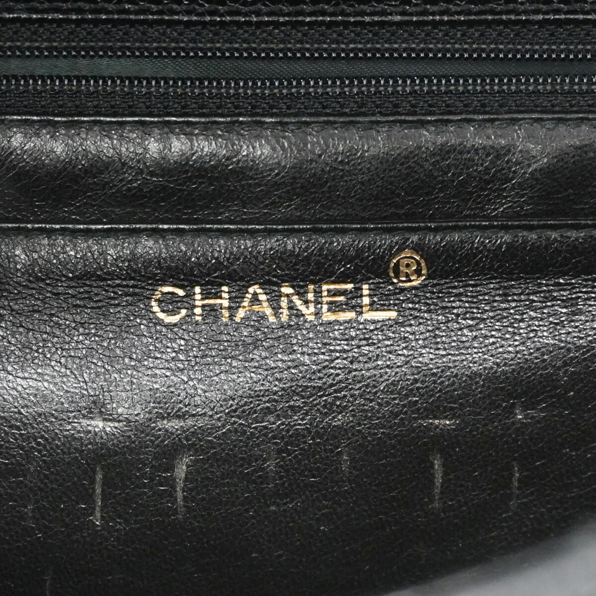 Chanel Black Grained Calfskin Handbag (Pre-Owned)