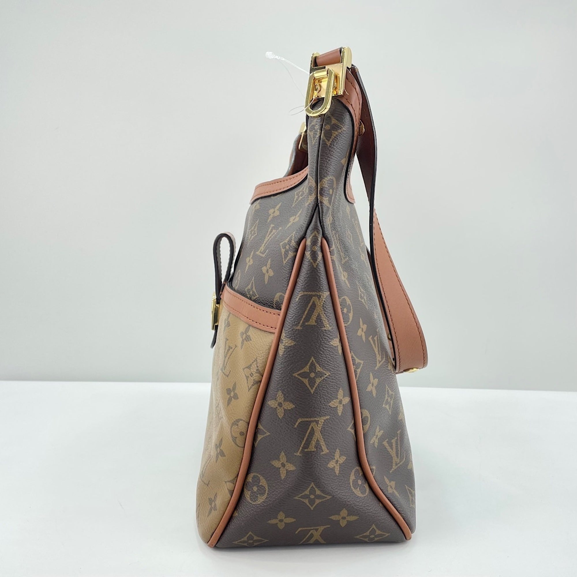 Louis Vuitton Black Shoulder Bag (Pre-Owned)