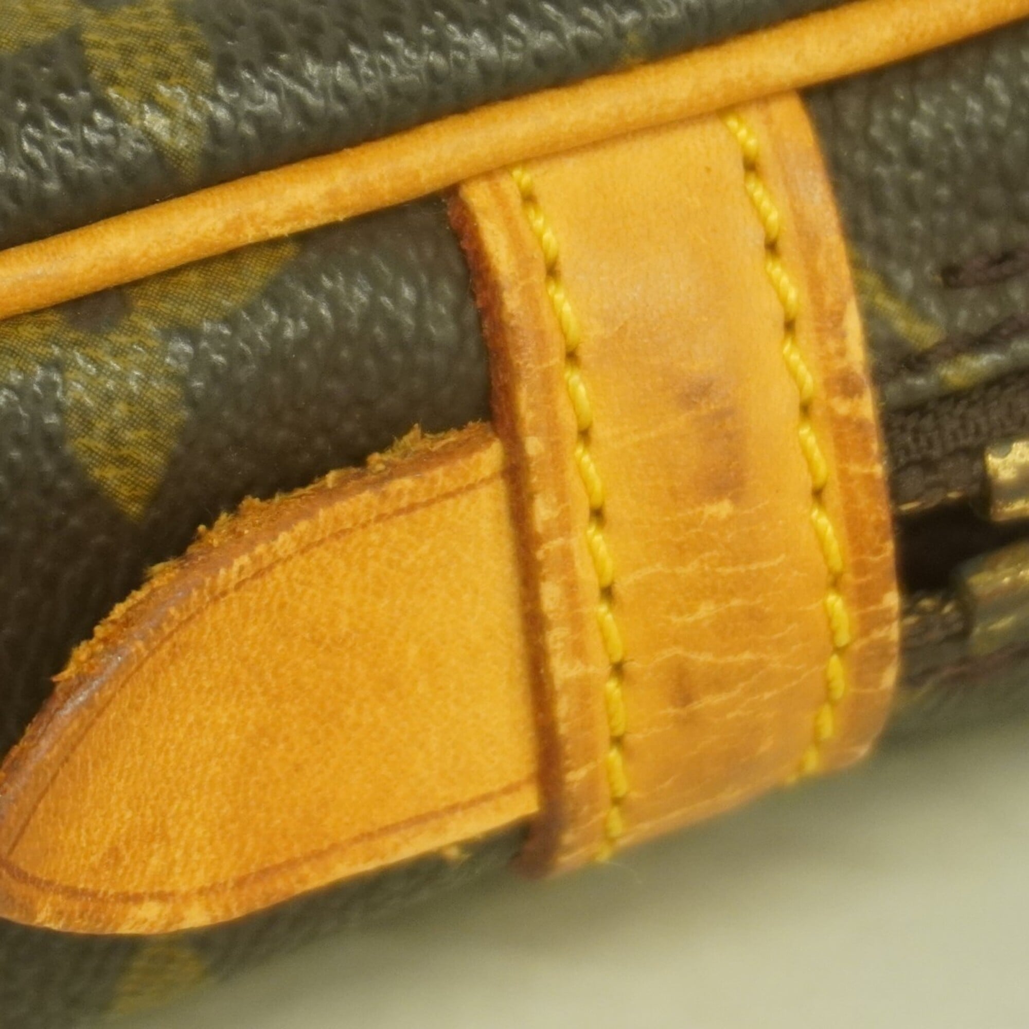 Louis Vuitton Brown Shoulder Bag (Pre-Owned)