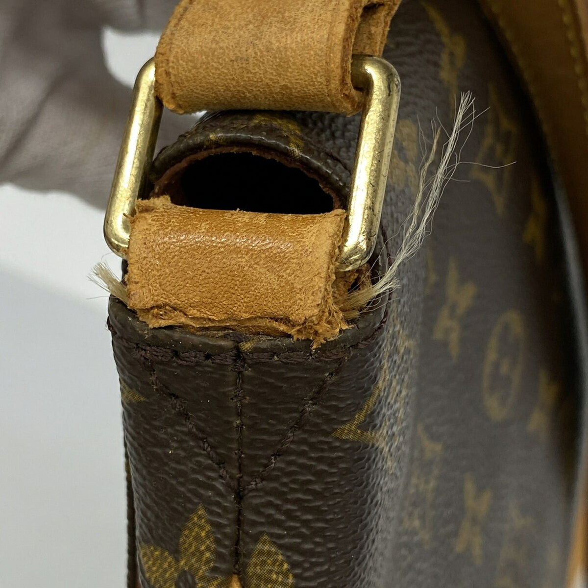 Louis Vuitton Brown Shoulder Bag (Pre-Owned)