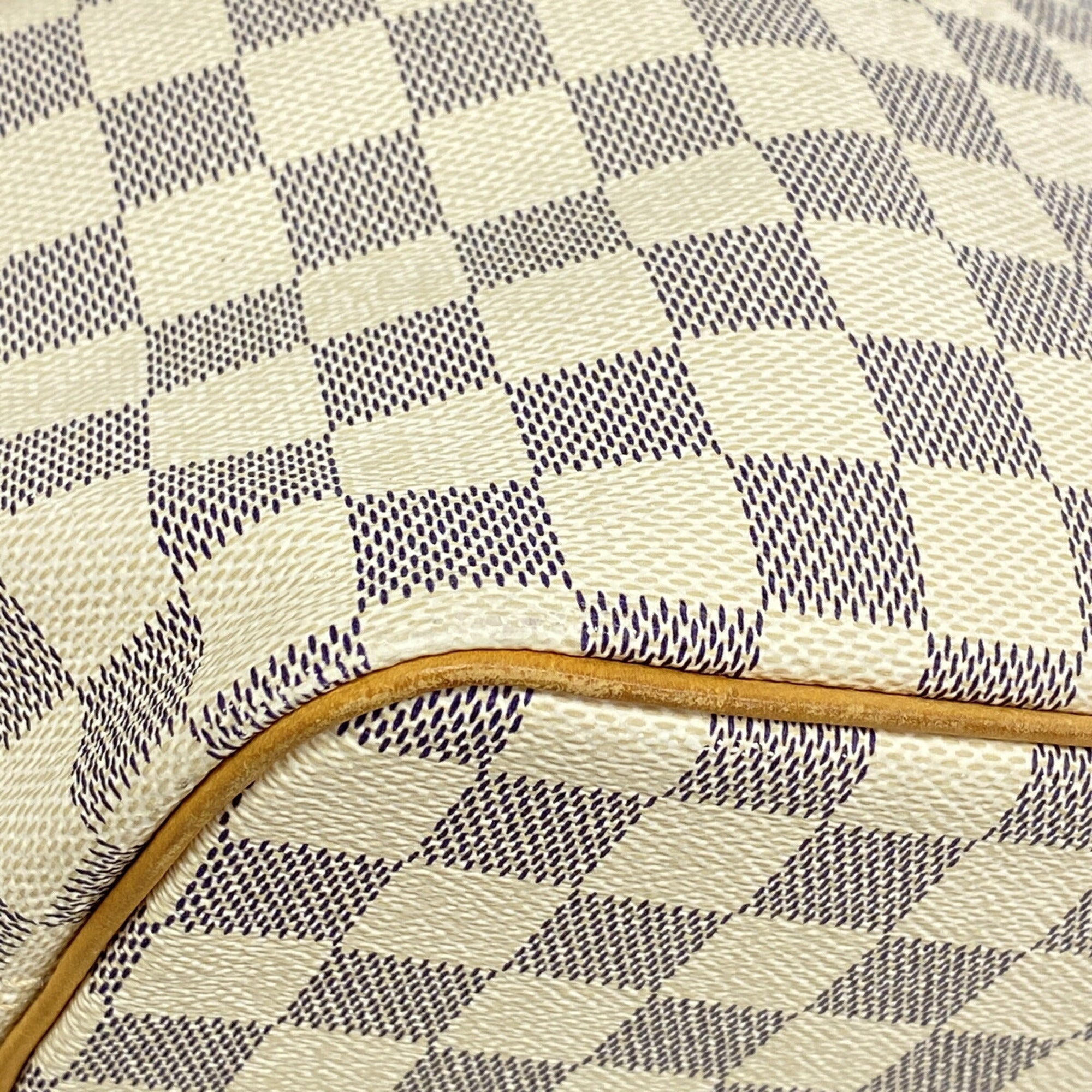 Louis Vuitton White Handbag (Pre-Owned)