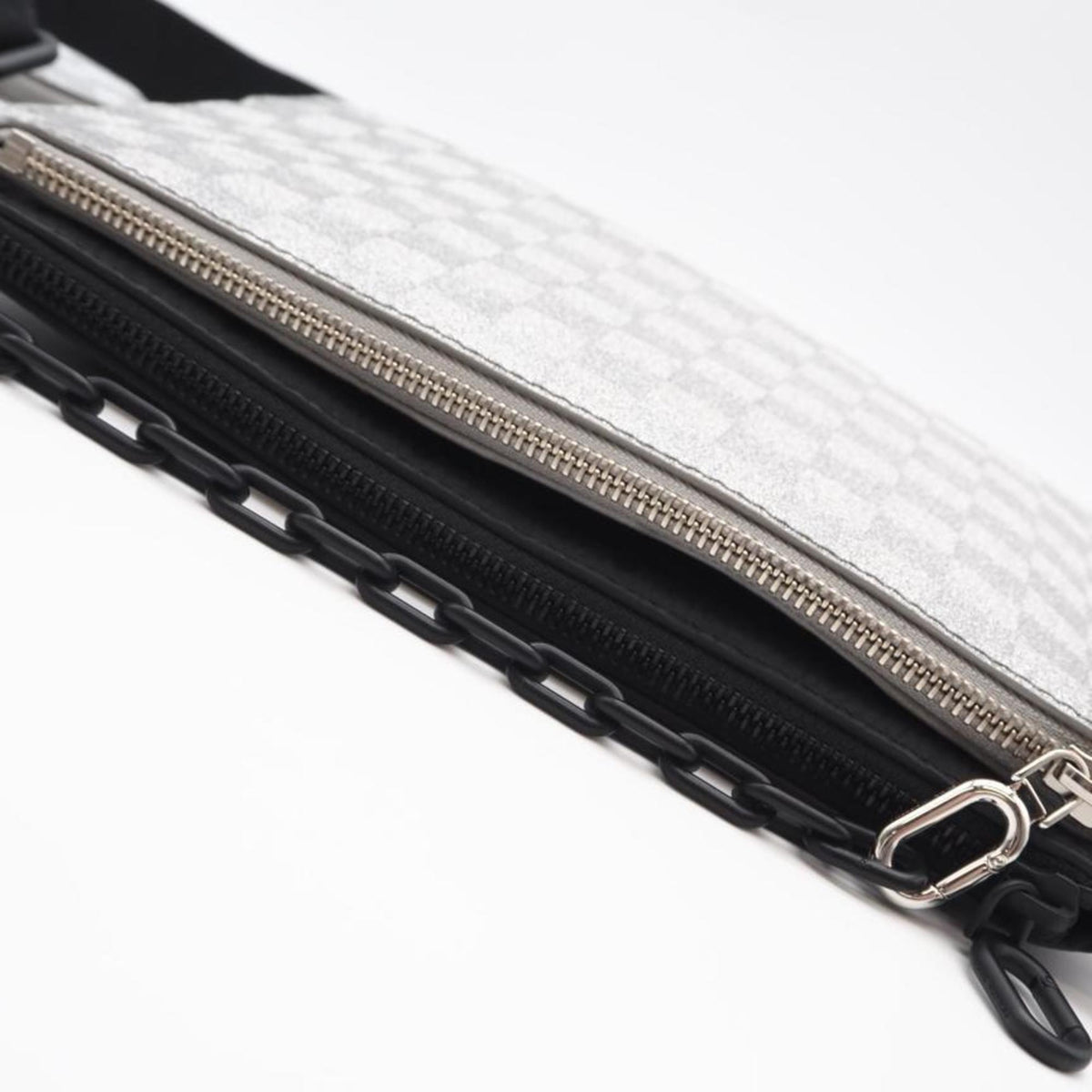 Louis Vuitton Black Silver Leather Shoulder Bag (Pre-Owned)
