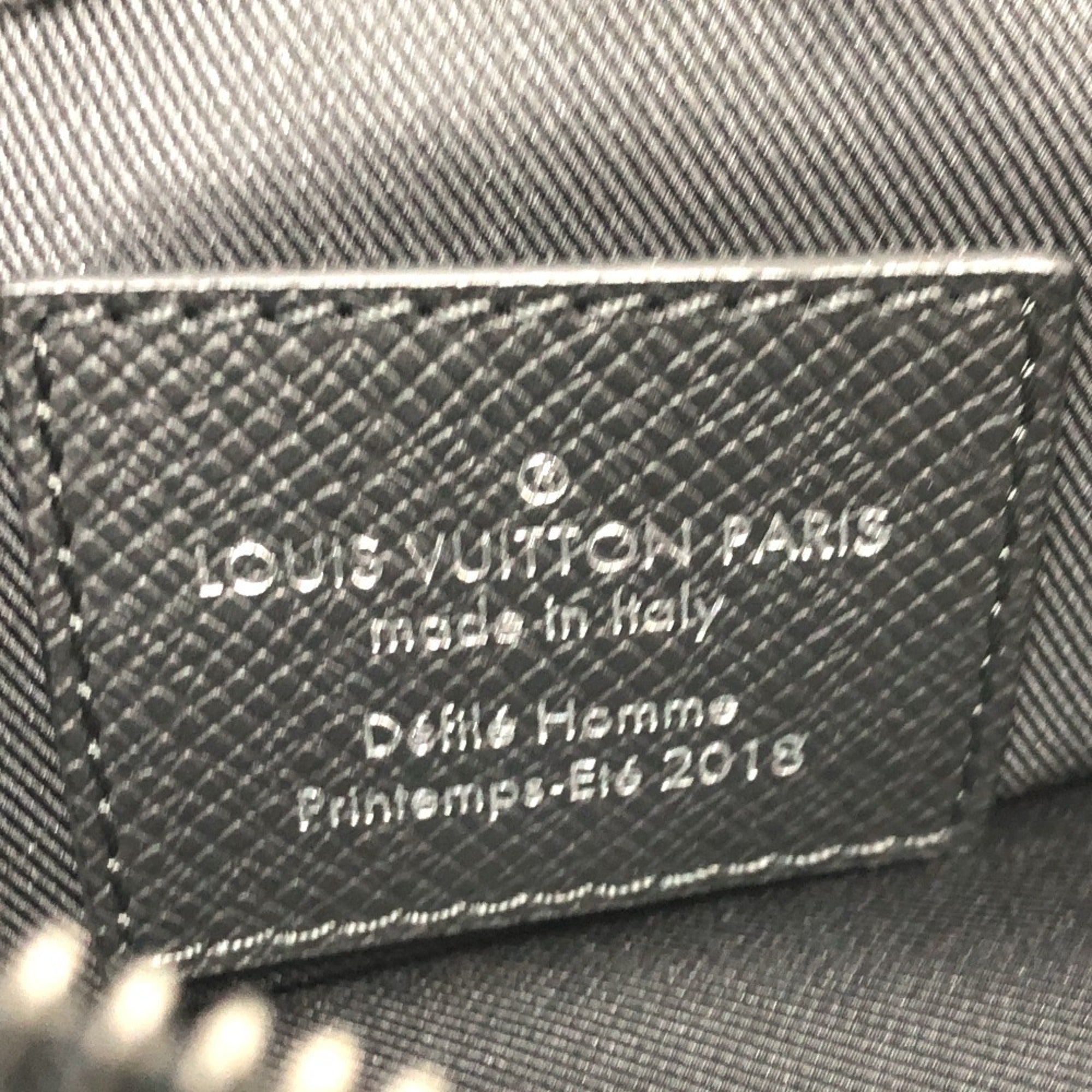 Louis Vuitton Taiga Ardoise Taiga Leather Tote Bag (Pre-Owned)