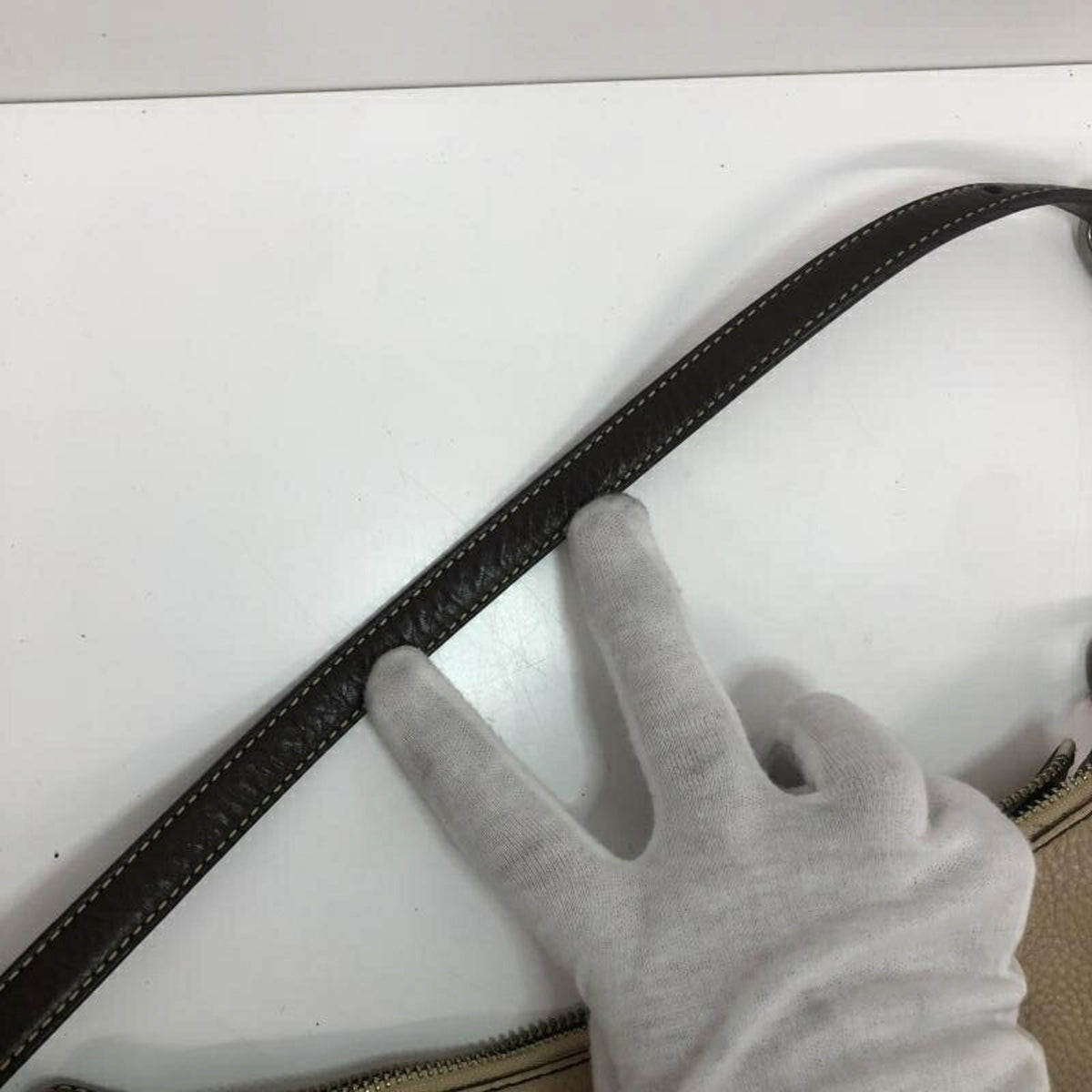 Coach Beige Leather Shoulder Bag (Pre-Owned)
