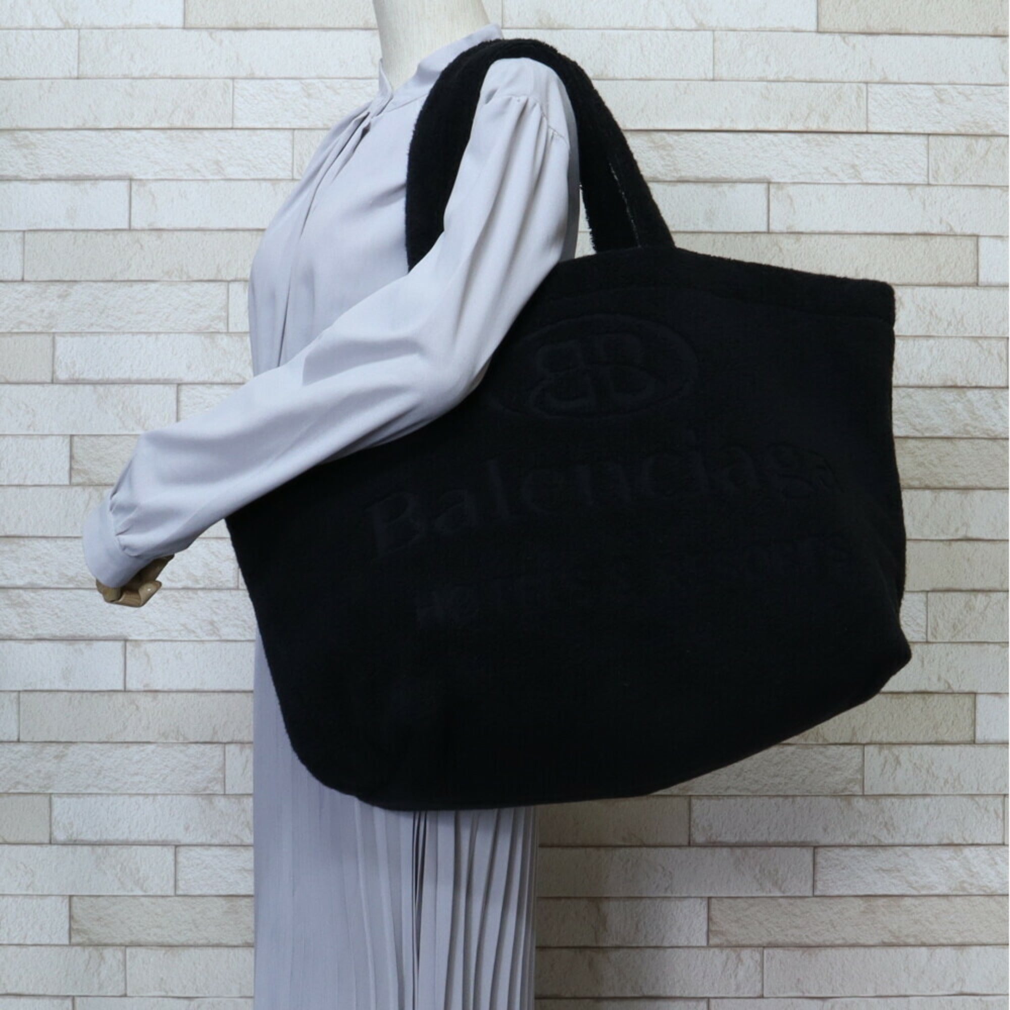 Balenciaga Black Fabric Tote Bag (Pre-Owned)