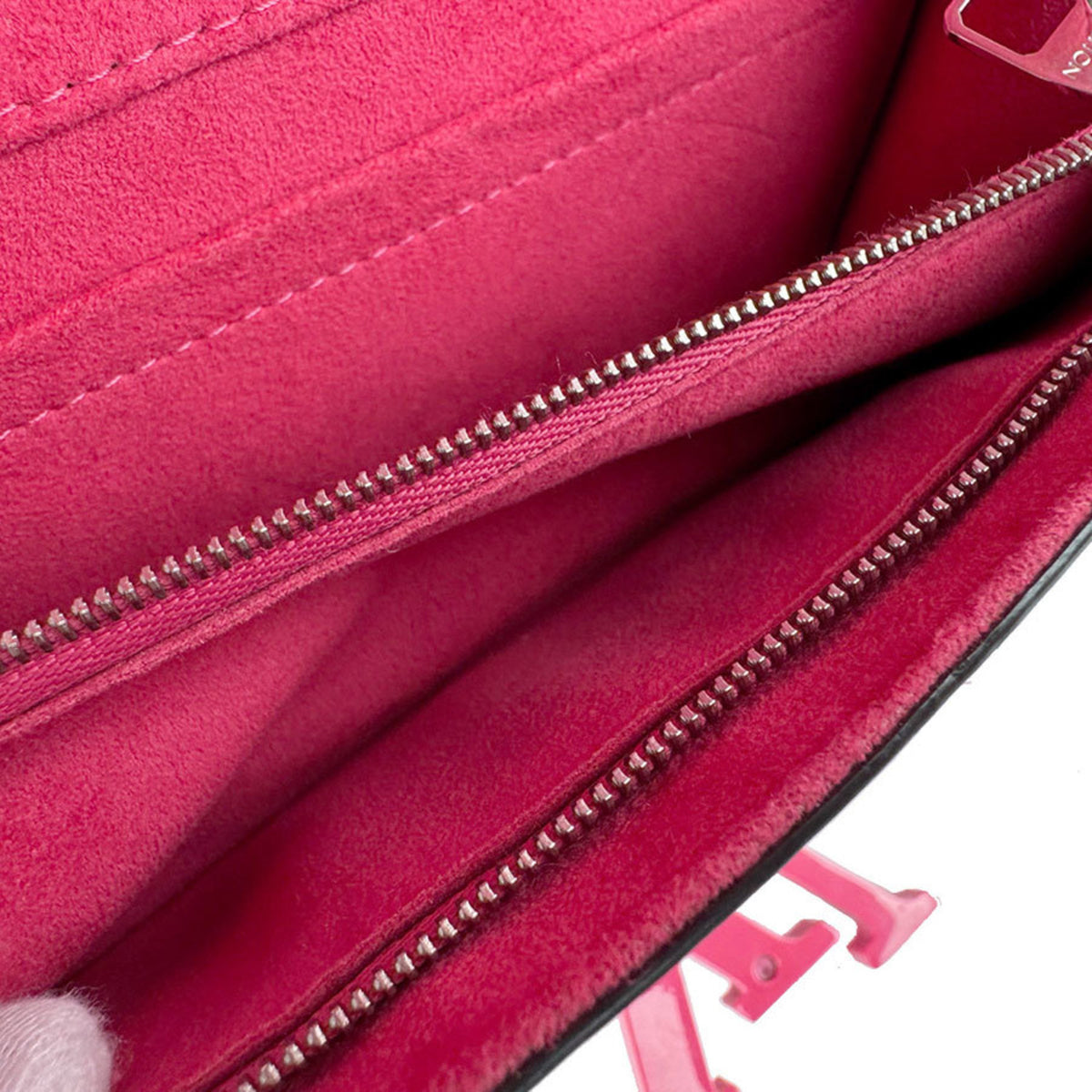 Louis Vuitton Pink Epi Leather Pochette Shoulder Bag (Pre-Owned)