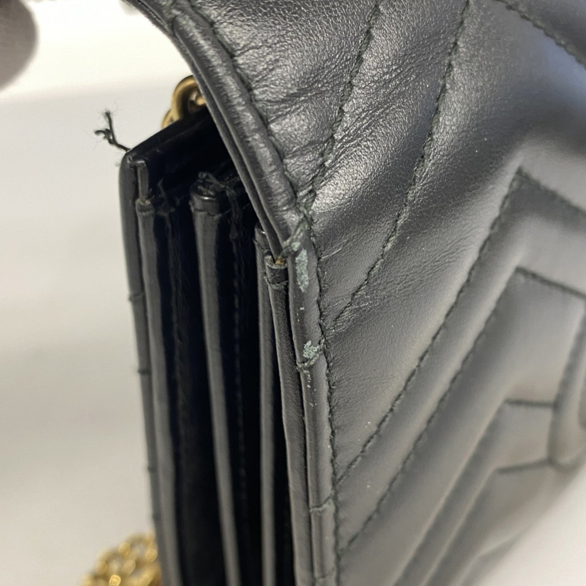 Gucci Black Leather Chain/Shoulder Wallet (Pre-Owned)