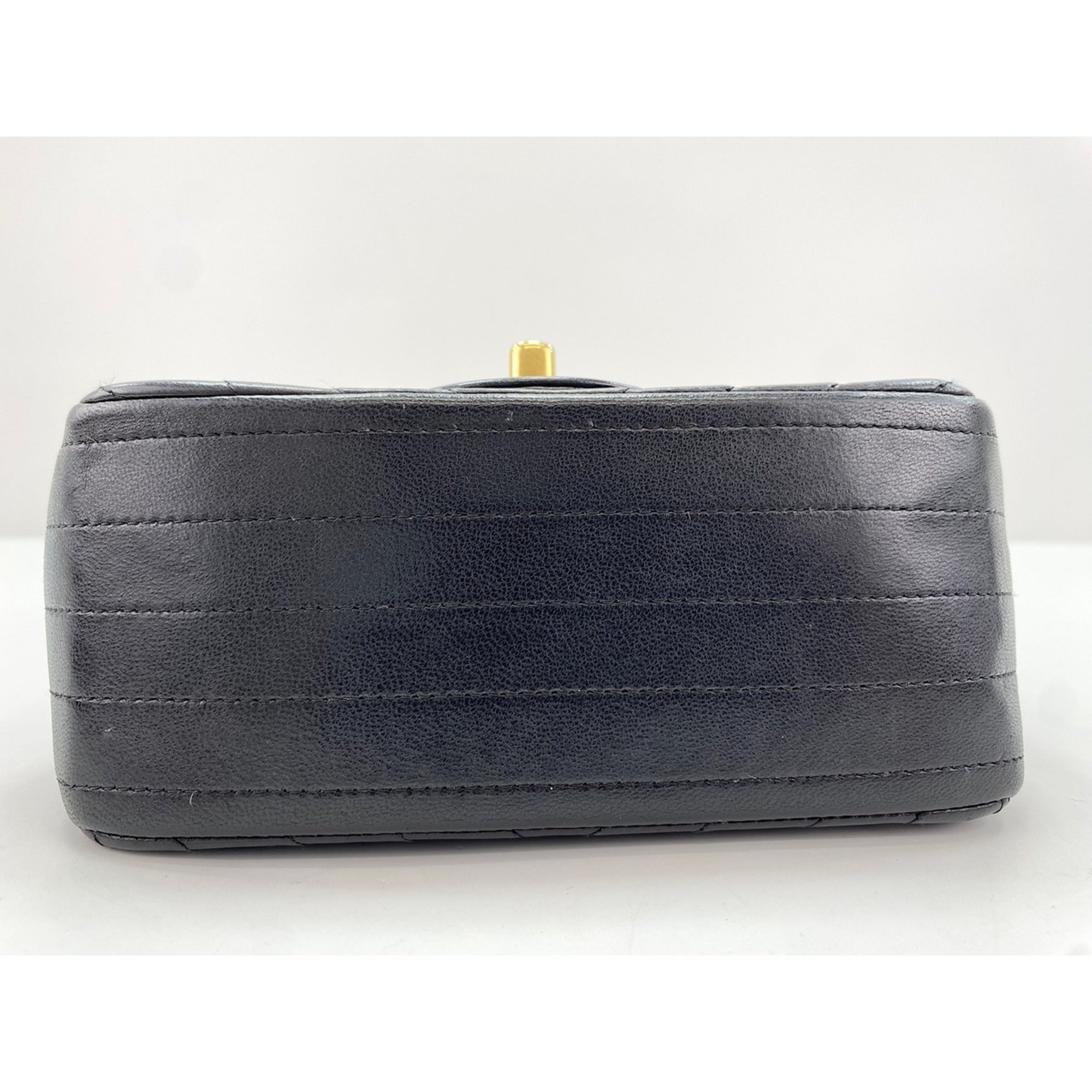 Chanel Black Shoulder Bag (Pre-Owned)