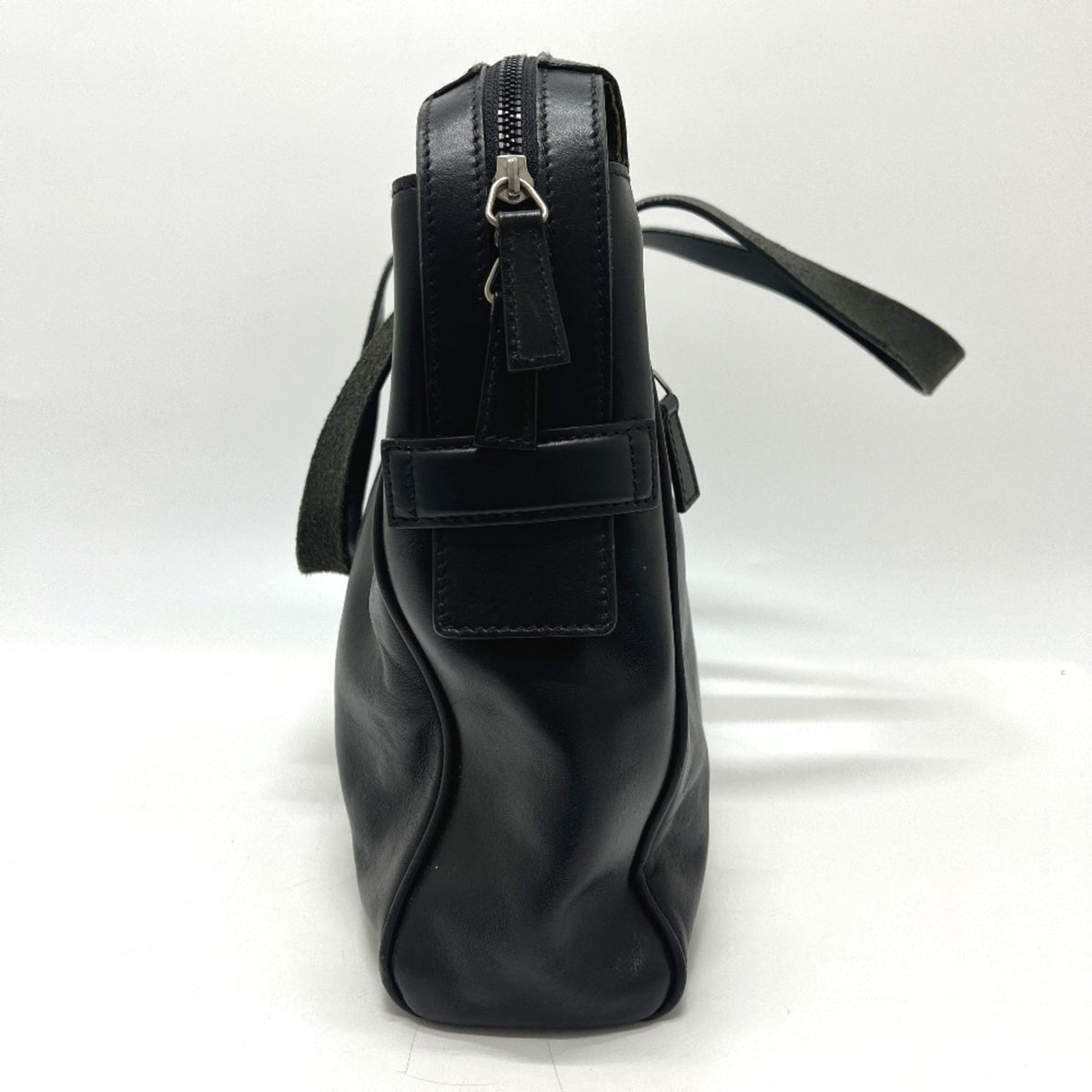 Salvatore Ferragamo Black Leather Handbag (Pre-Owned)