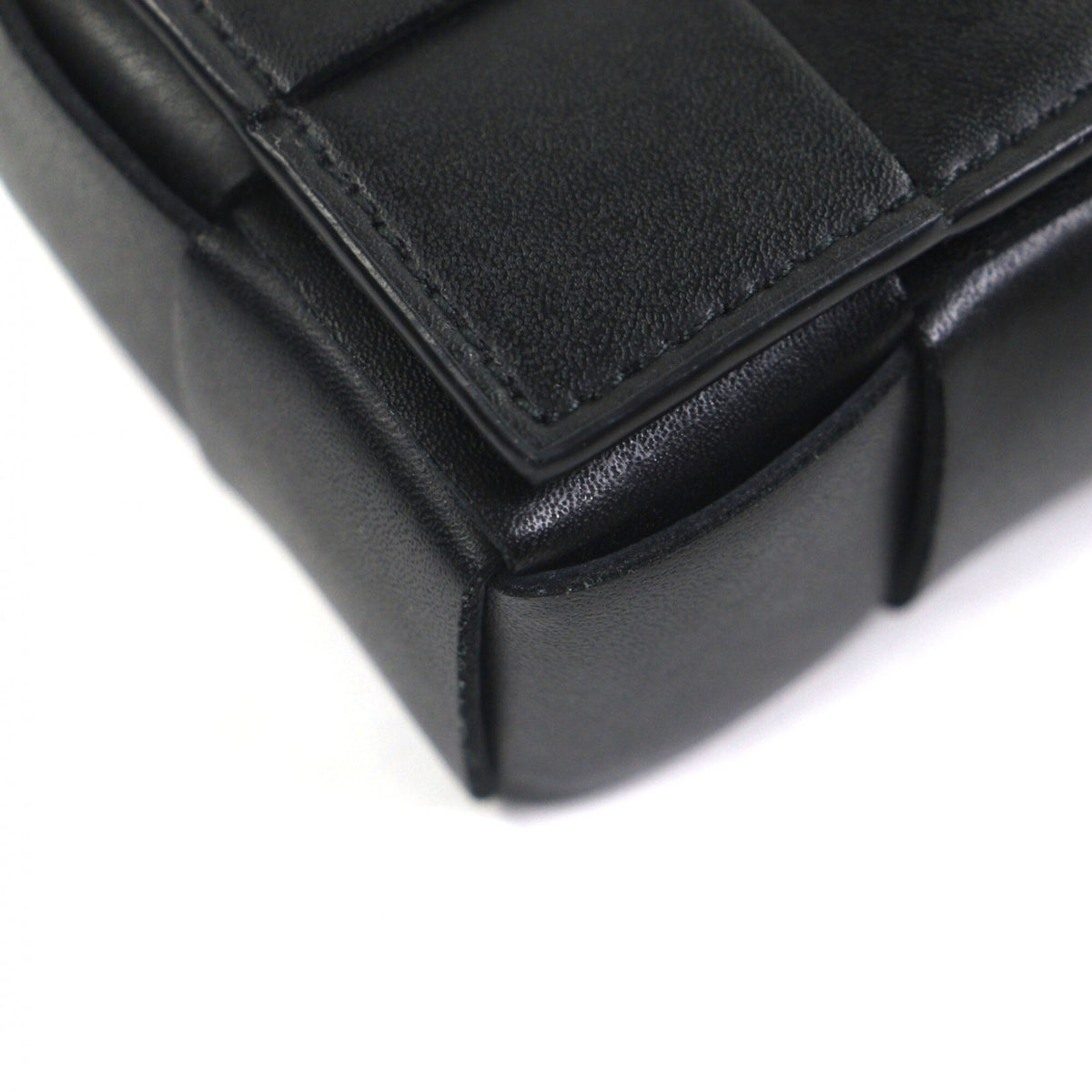 Bottega Veneta Black Leather Shoulder Bag (Pre-Owned)