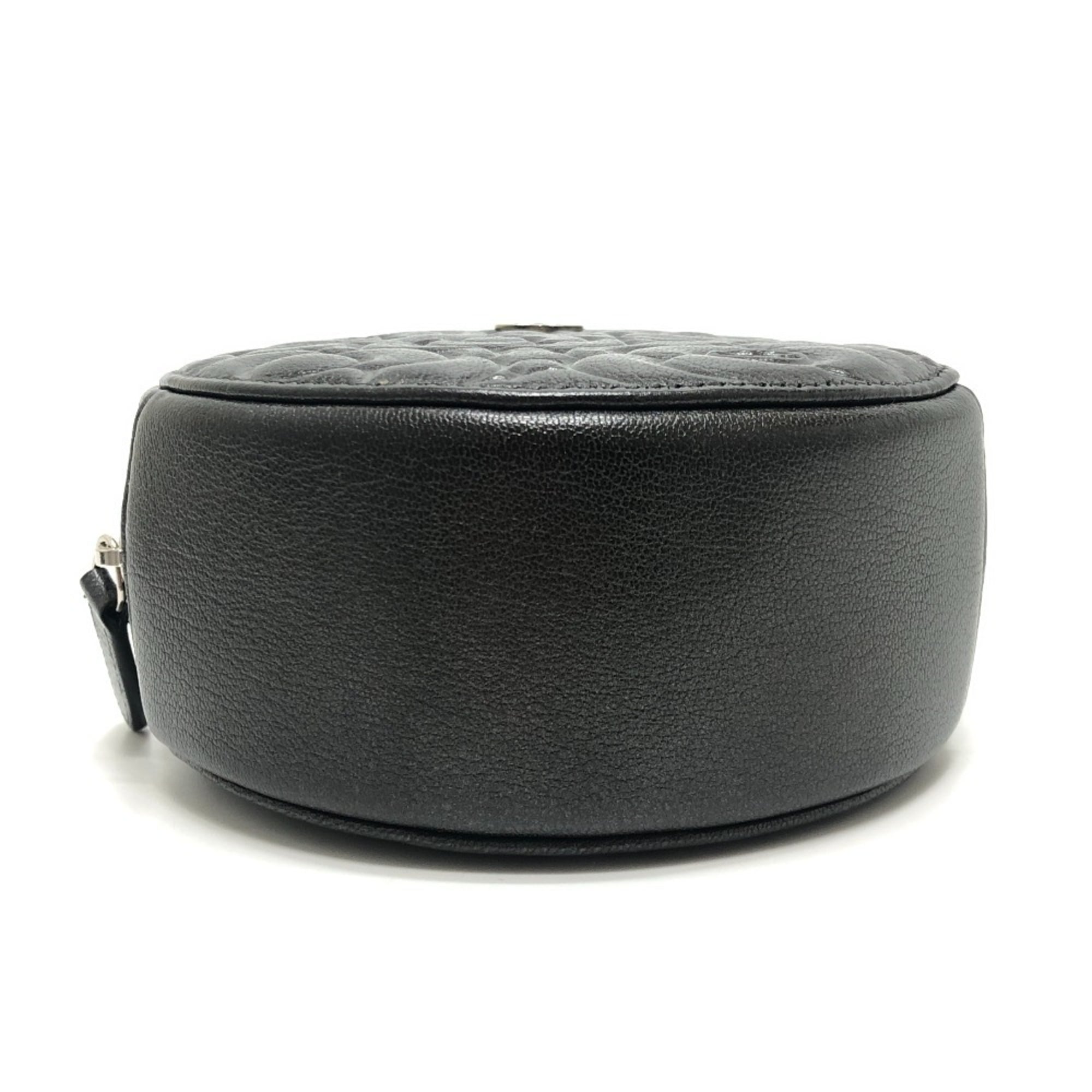 Chanel Gray Leather Shoulder Bag (Pre-Owned)